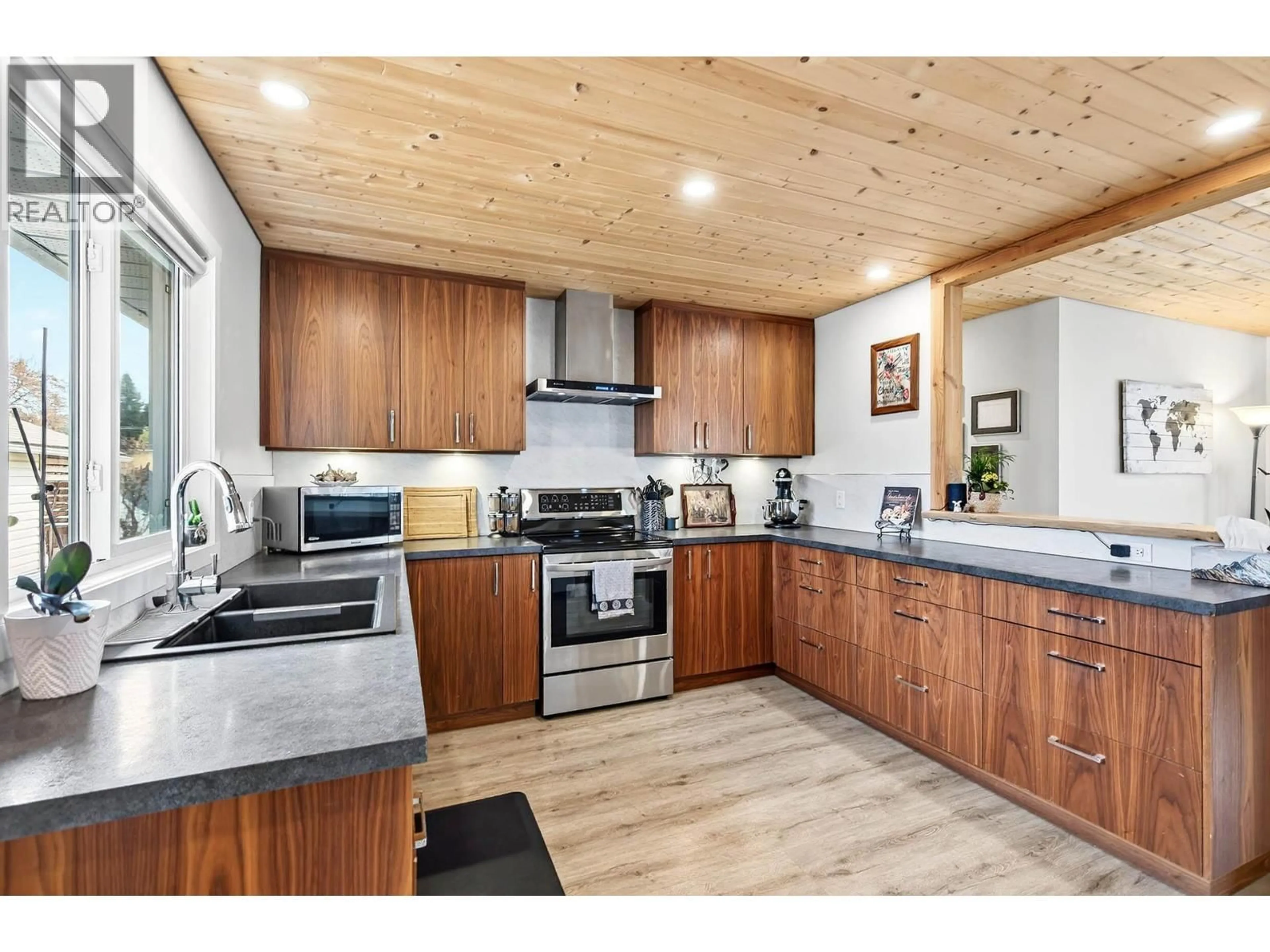Open concept kitchen, wood/laminate floor for 358 HELMCKEN STREET, Clearwater British Columbia V0E1N1