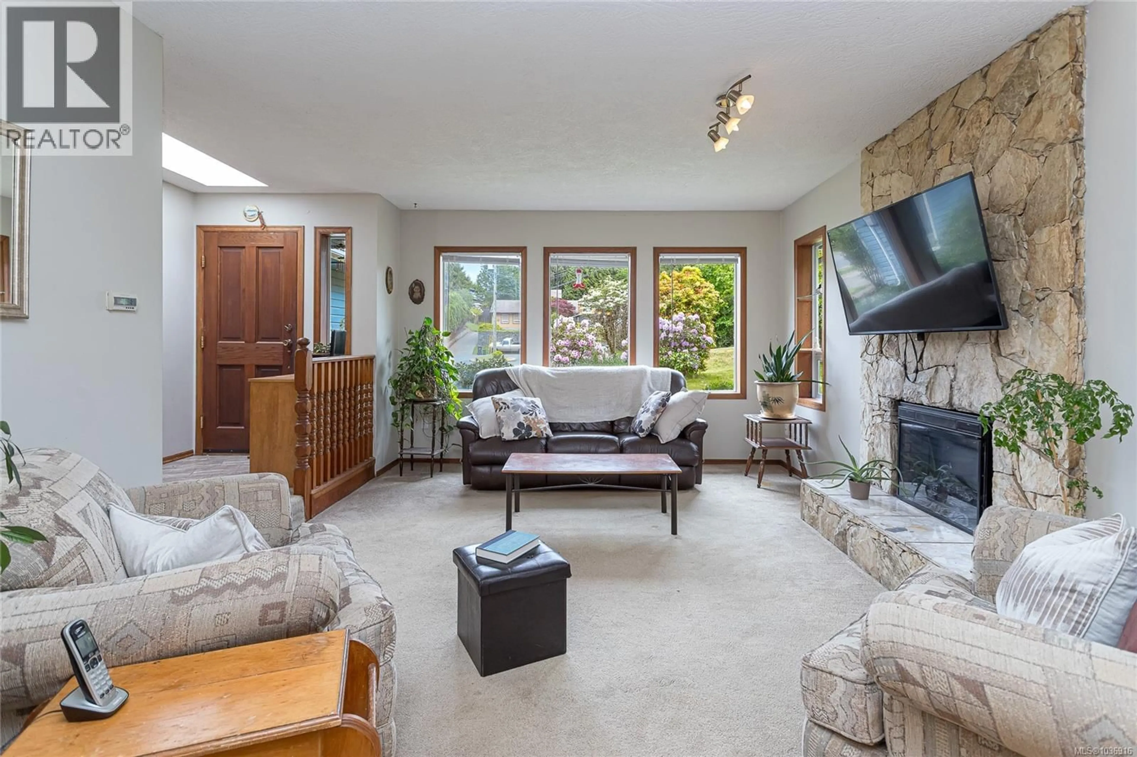 Living room with furniture, unknown for 3388 ST. TROY PLACE, Colwood British Columbia V9C3J9