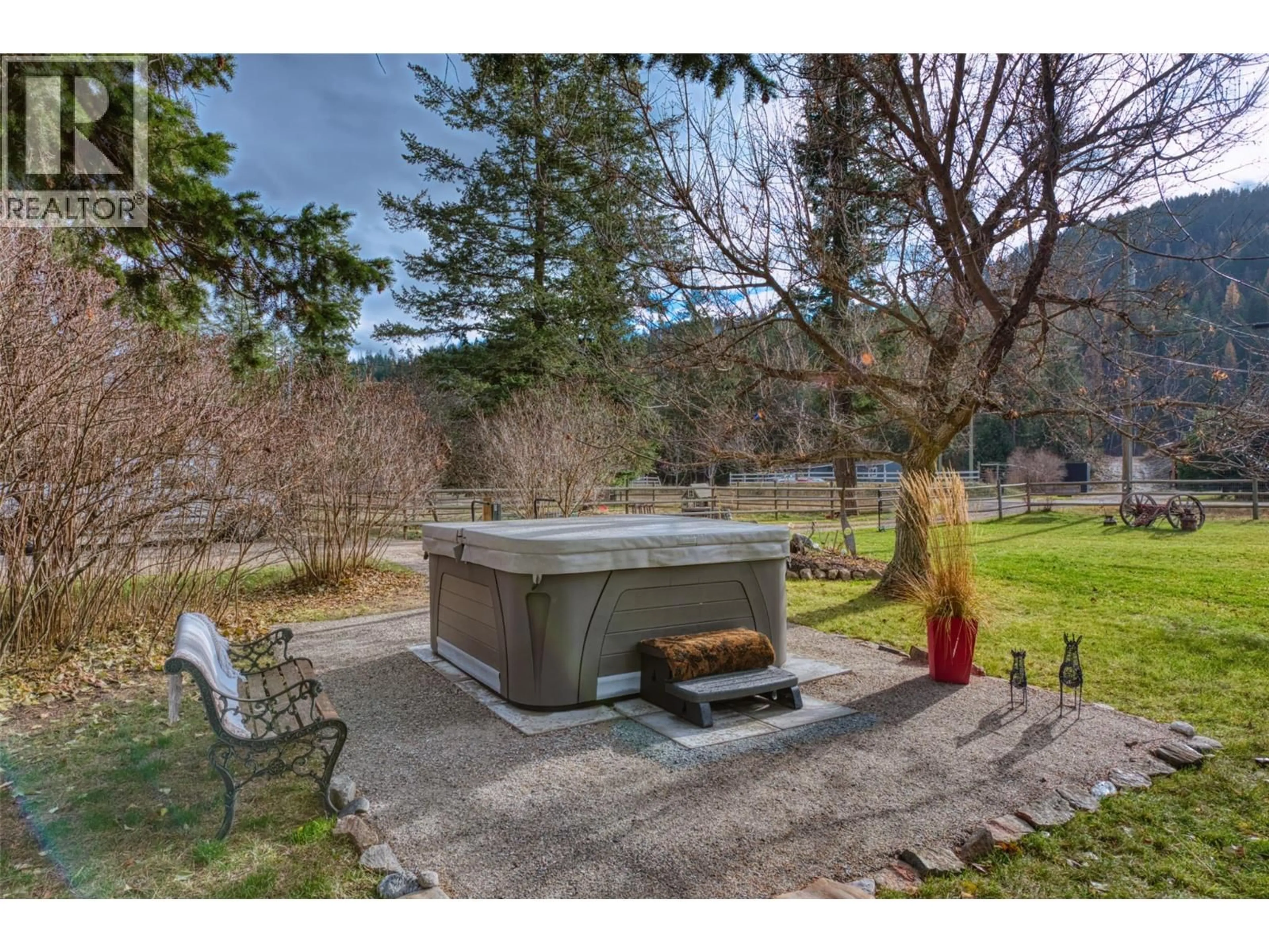 Patio, water/lake/river/ocean view for 1385 6 HIGHWAY, Cherryville British Columbia V0E2G1