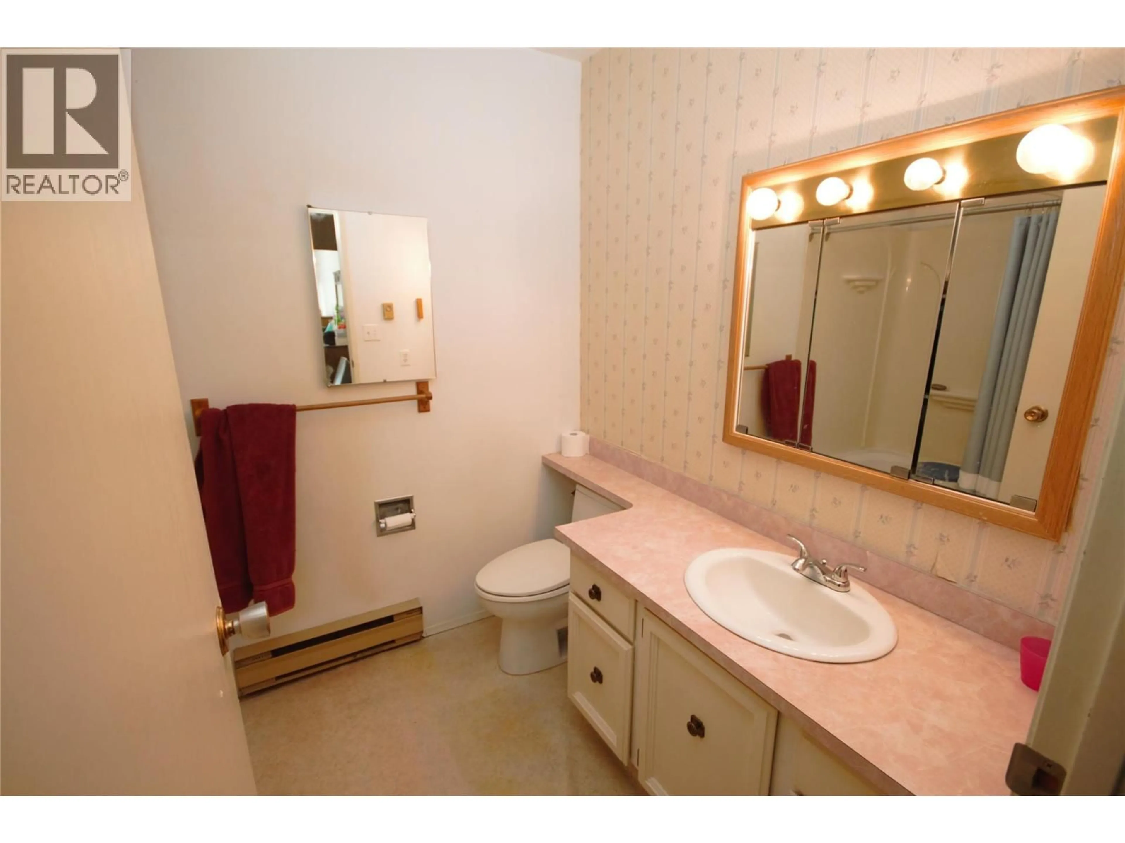 Standard bathroom, ceramic/tile floor for 11 - 5877 MAIN STREET, Oliver British Columbia V0H1T9