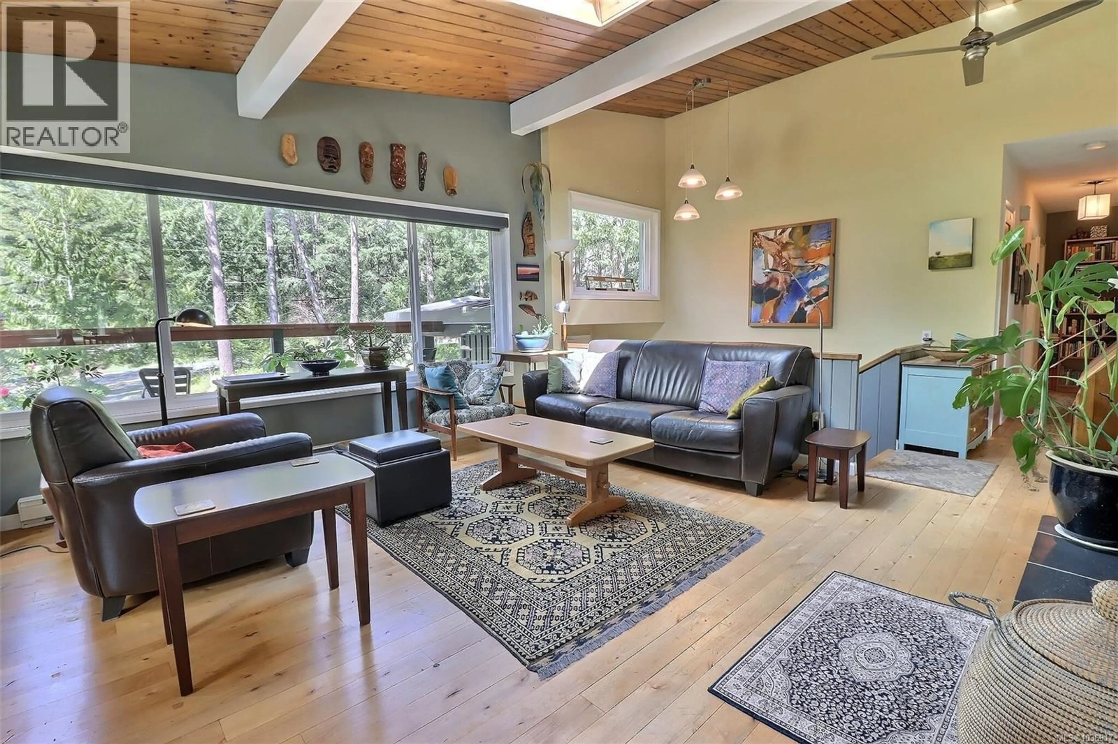 Living room with furniture, wood/laminate floor for 2128 CALAIS ROAD, Duncan British Columbia V9L5V8