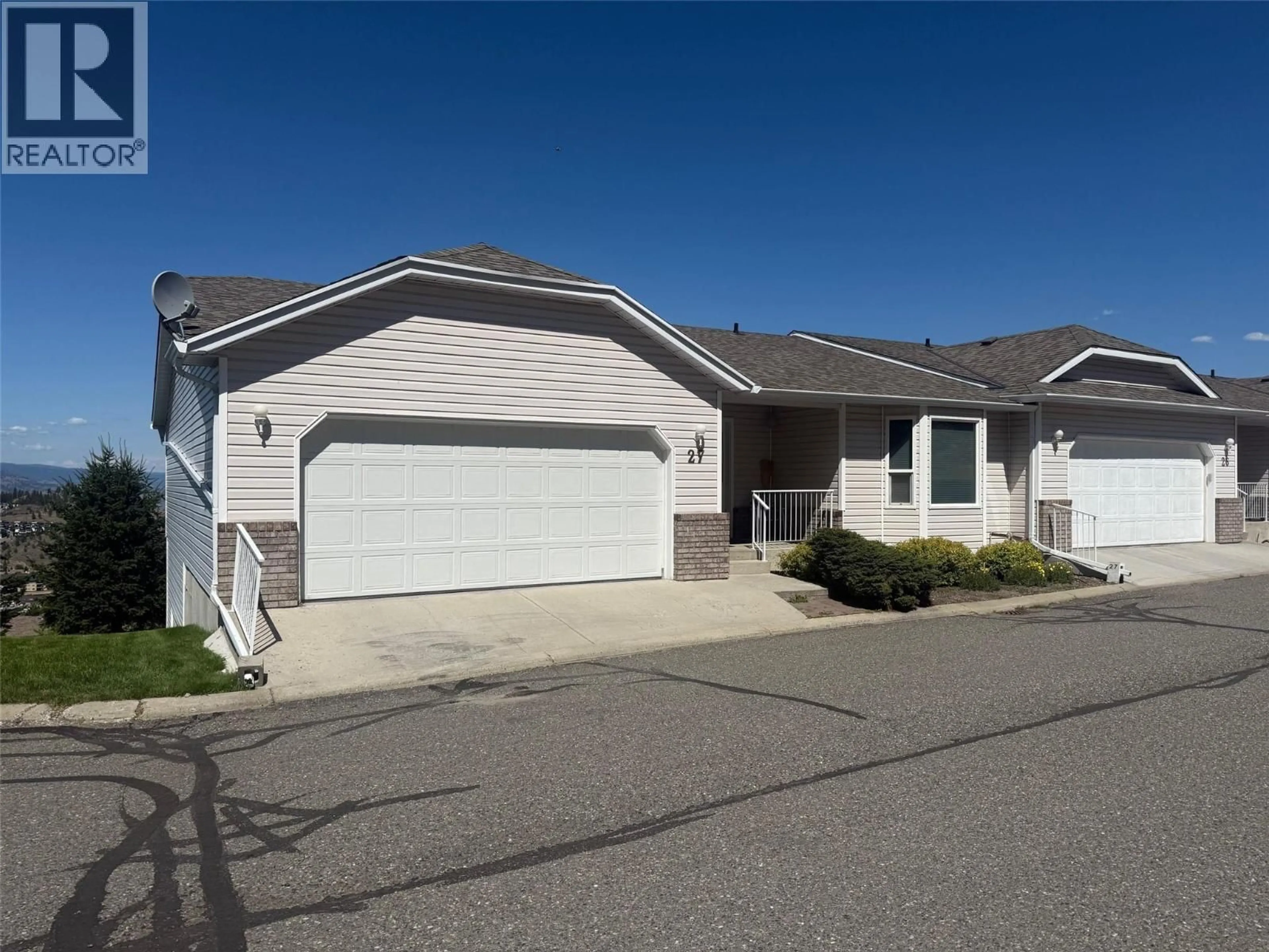 Home with vinyl exterior material, street for 27 - 2022 PACIFIC WAY, Kamloops British Columbia V1S1T1