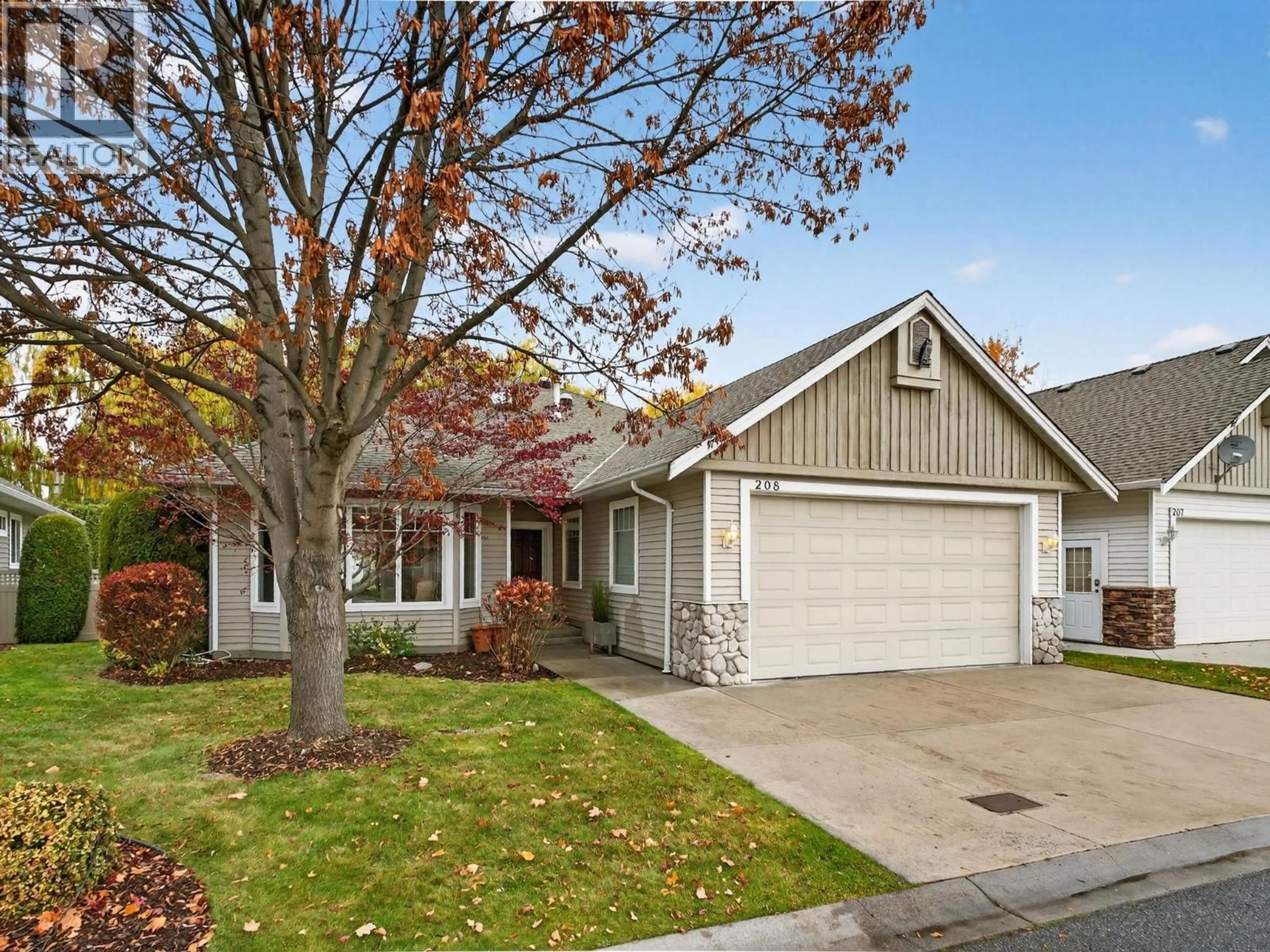 Home with vinyl exterior material, street for 208 - 665 COOK ROAD, Kelowna British Columbia V1W4T4