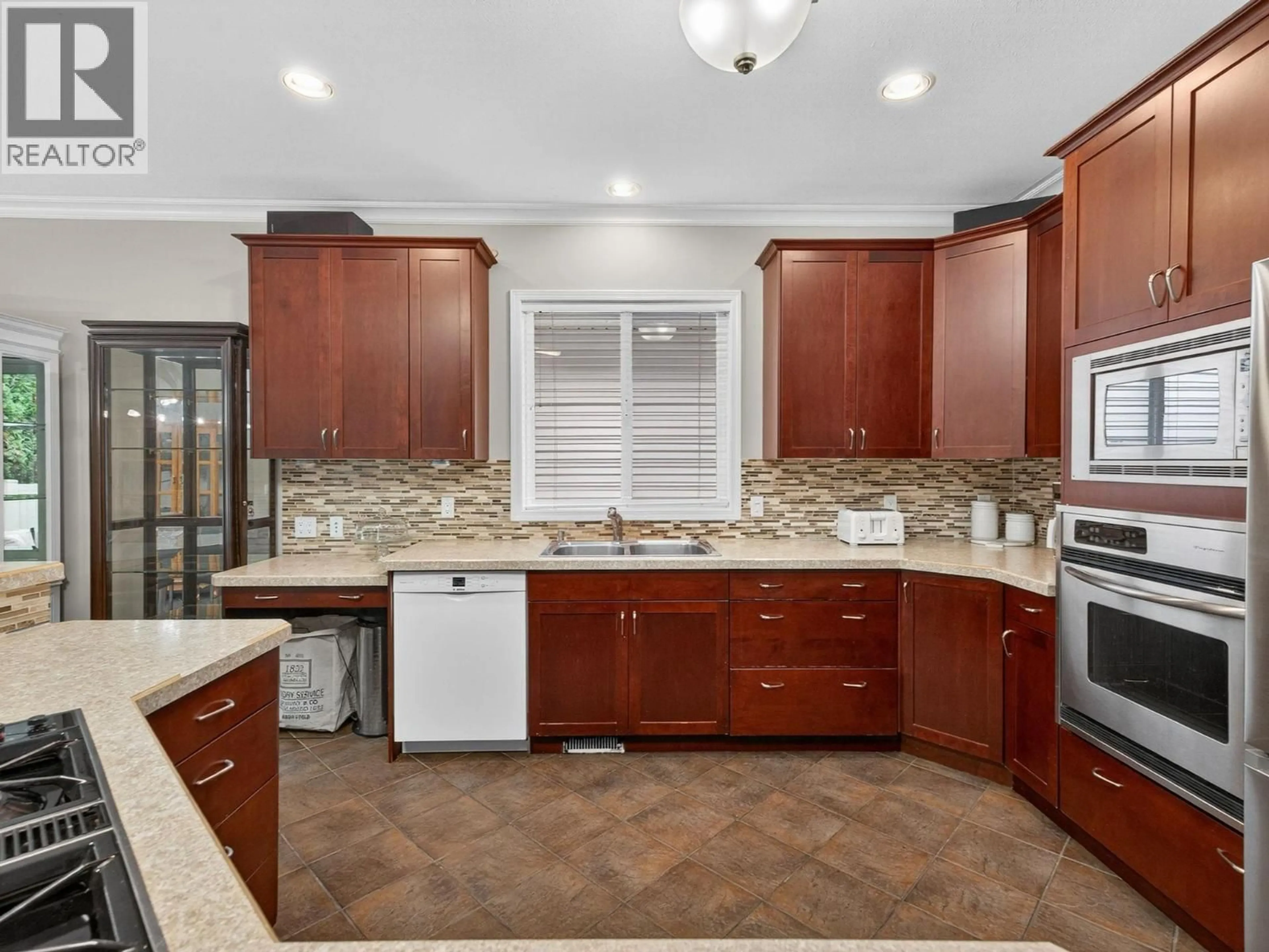 Open concept kitchen, ceramic/tile floor for 208 - 665 COOK ROAD, Kelowna British Columbia V1W4T4