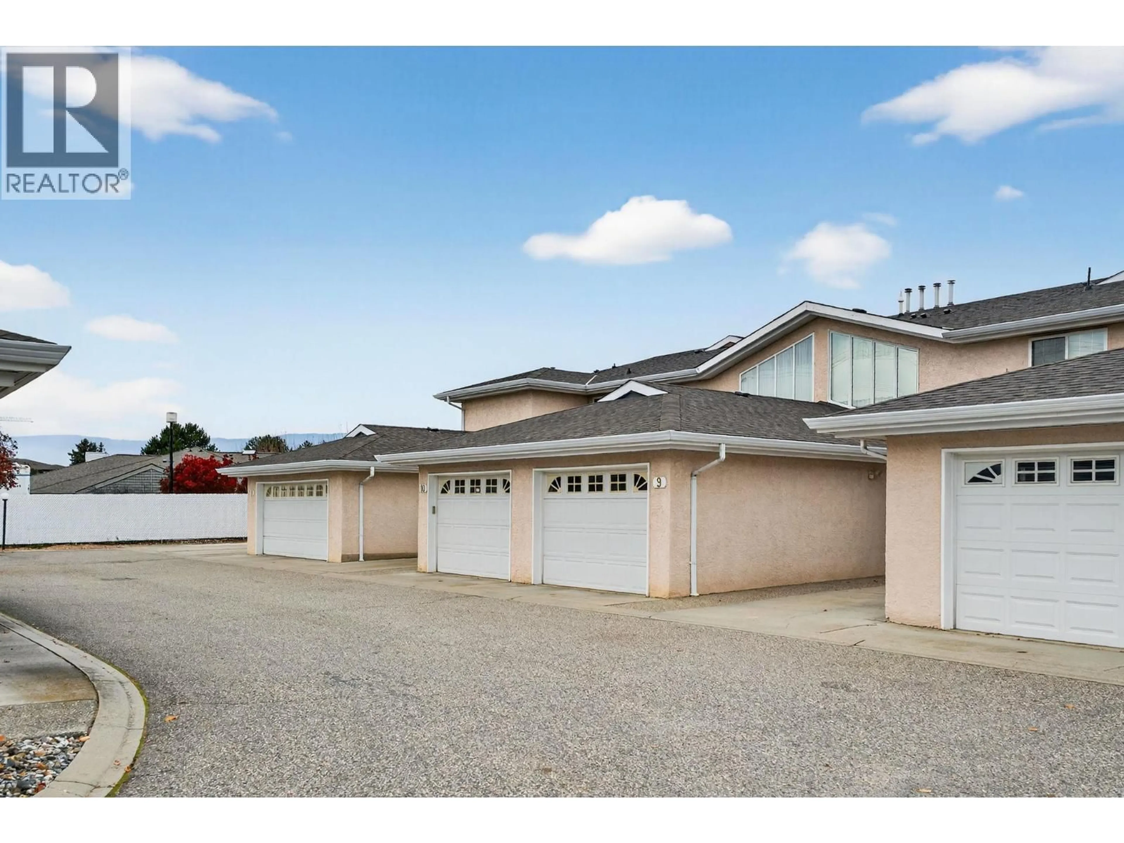 Unknown for 10 - 1800 PARKVIEW CRESCENT, Kelowna British Columbia V1X7G6