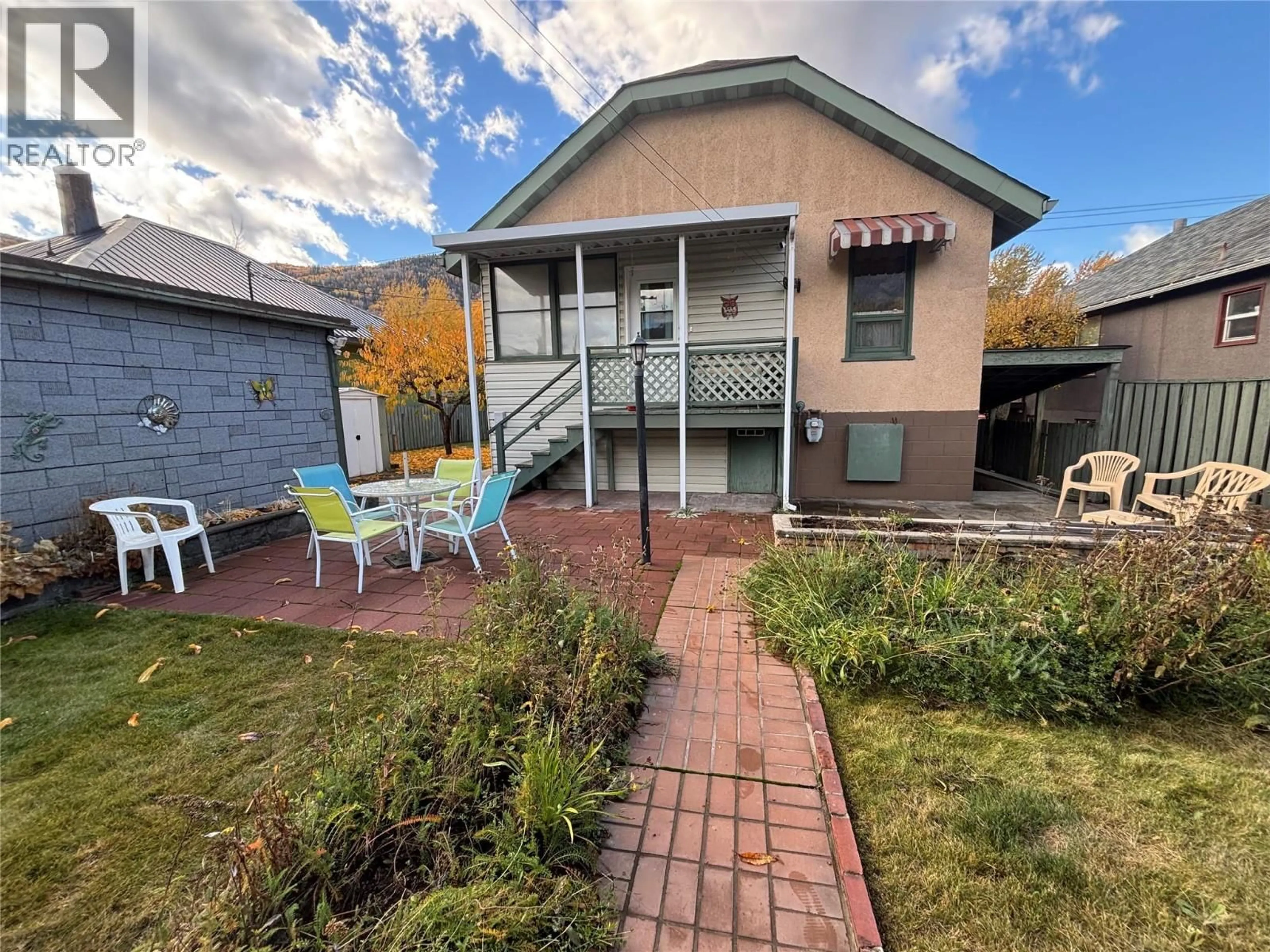 A pic from outside/outdoor area/front of a property/back of a property/a pic from drone, unknown for 1329 COLUMBIA AVENUE, Trail British Columbia V1R1J5