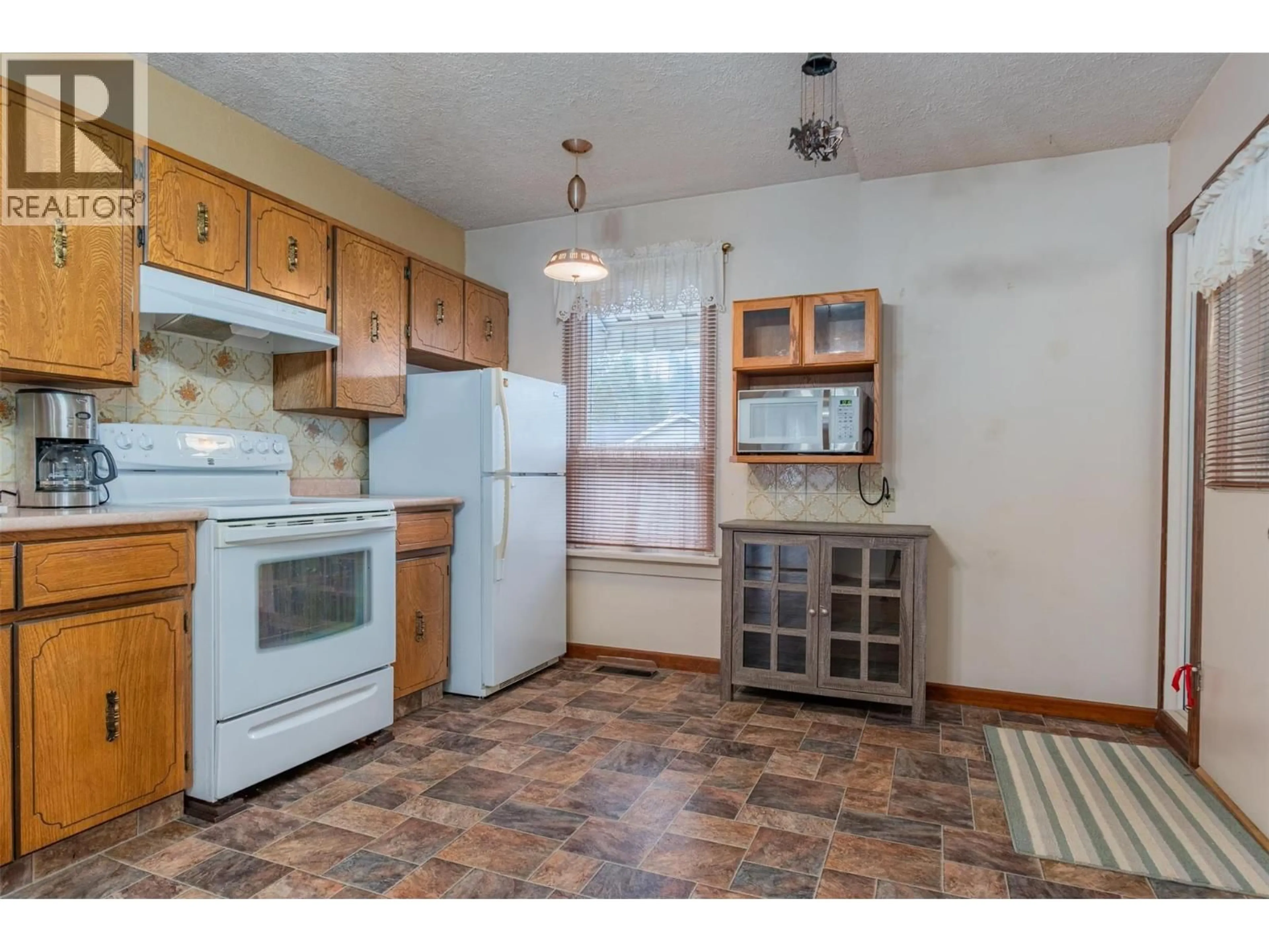 Standard kitchen, unknown for 1329 COLUMBIA AVENUE, Trail British Columbia V1R1J5