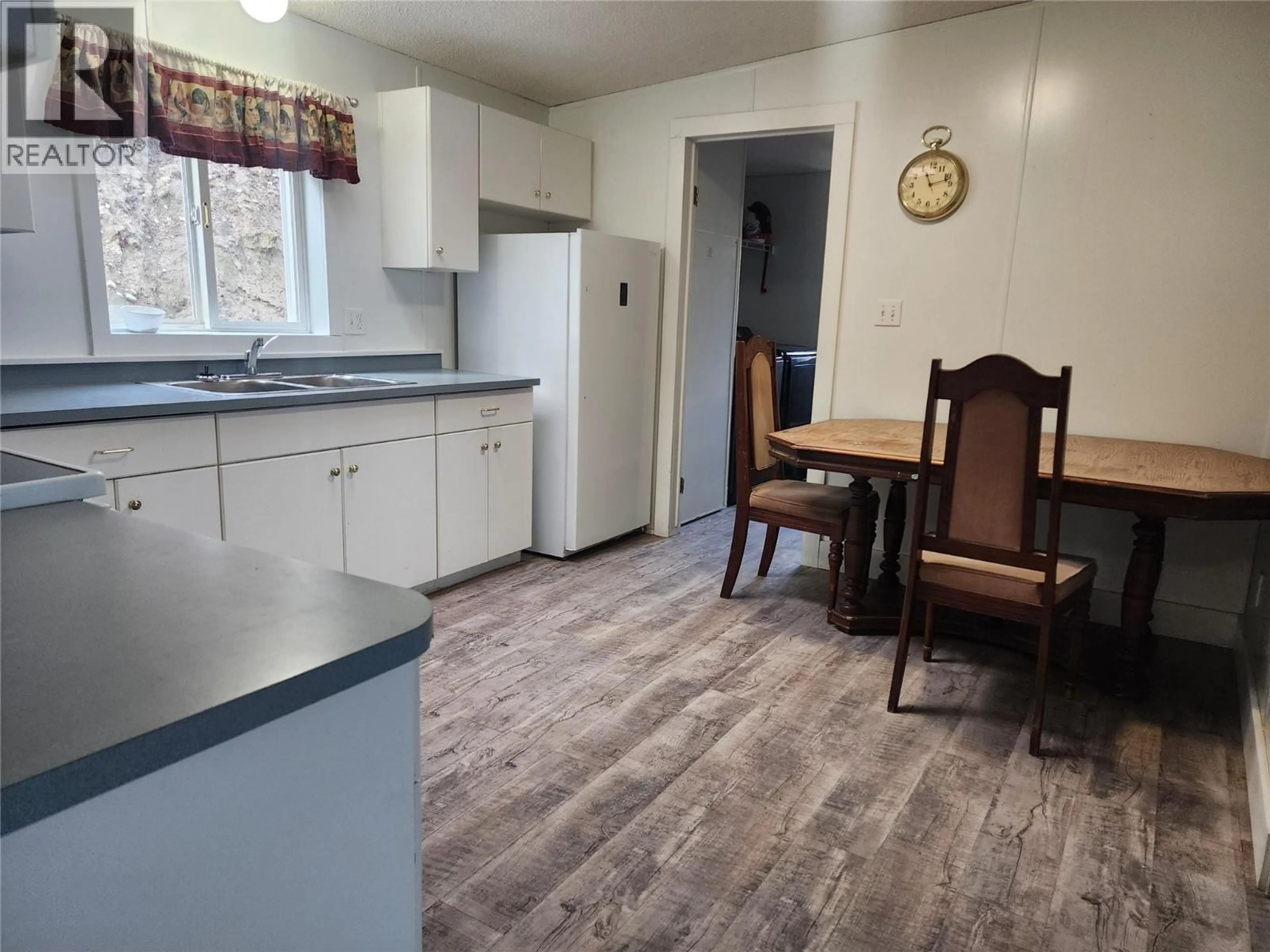 Standard kitchen, unknown for 1539 MOUNTAIN RIDGE ROAD, Pass Creek British Columbia V1N4S2