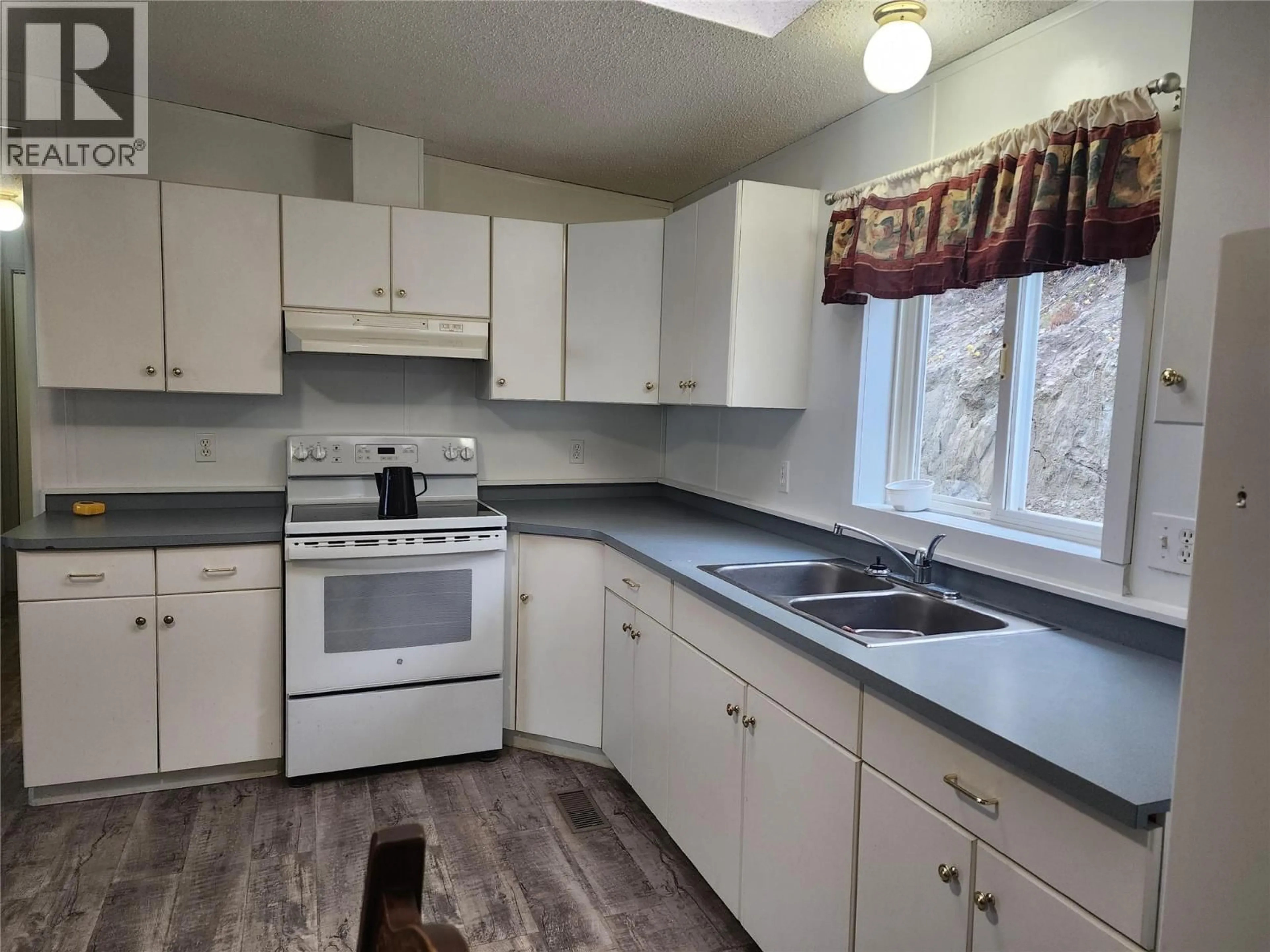 Standard kitchen, unknown for 1539 MOUNTAIN RIDGE ROAD, Pass Creek British Columbia V1N4S2