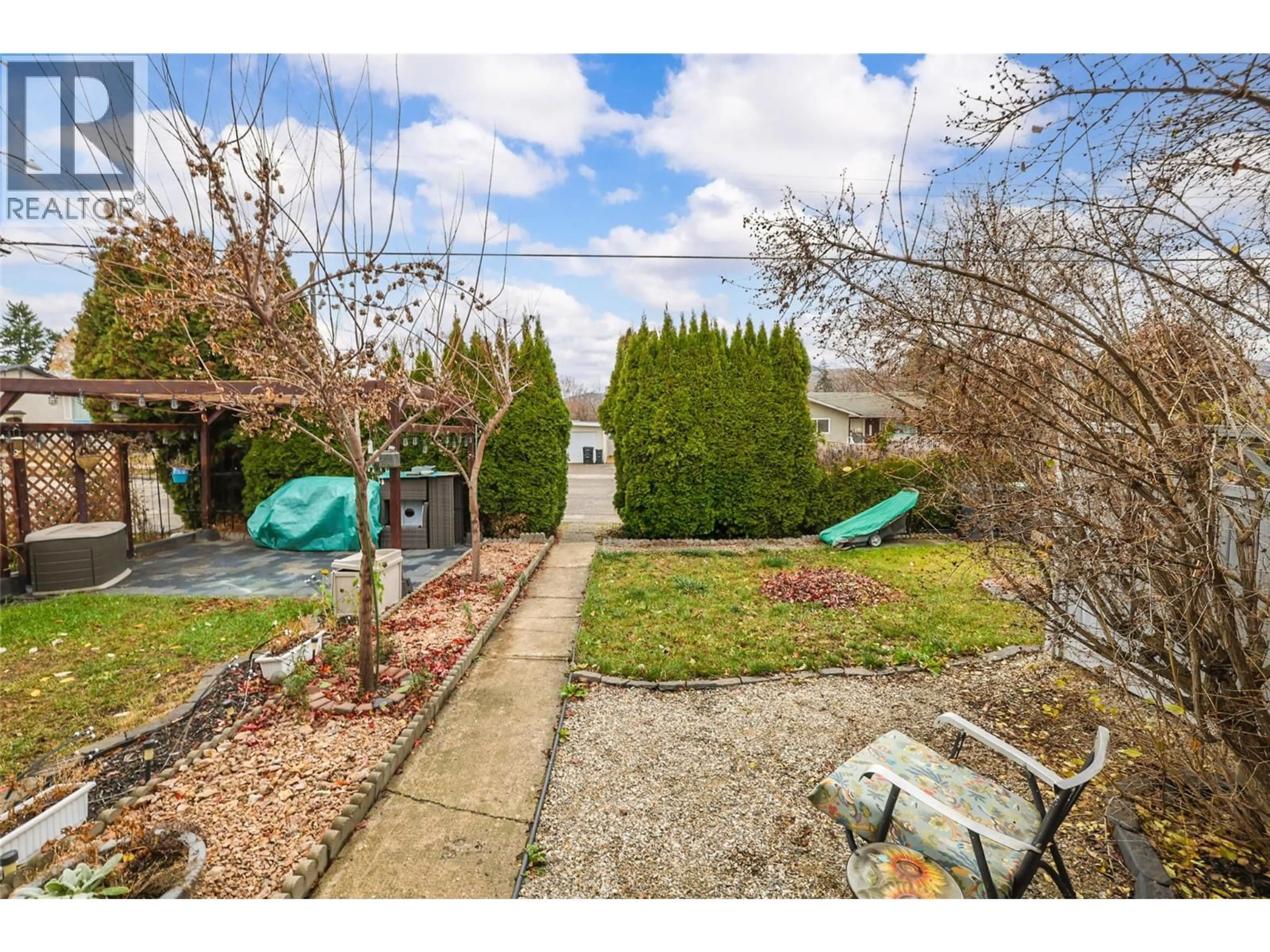 A pic from outside/outdoor area/front of a property/back of a property/a pic from drone, street for 3909 25TH STREET, Vernon British Columbia V1T4R8