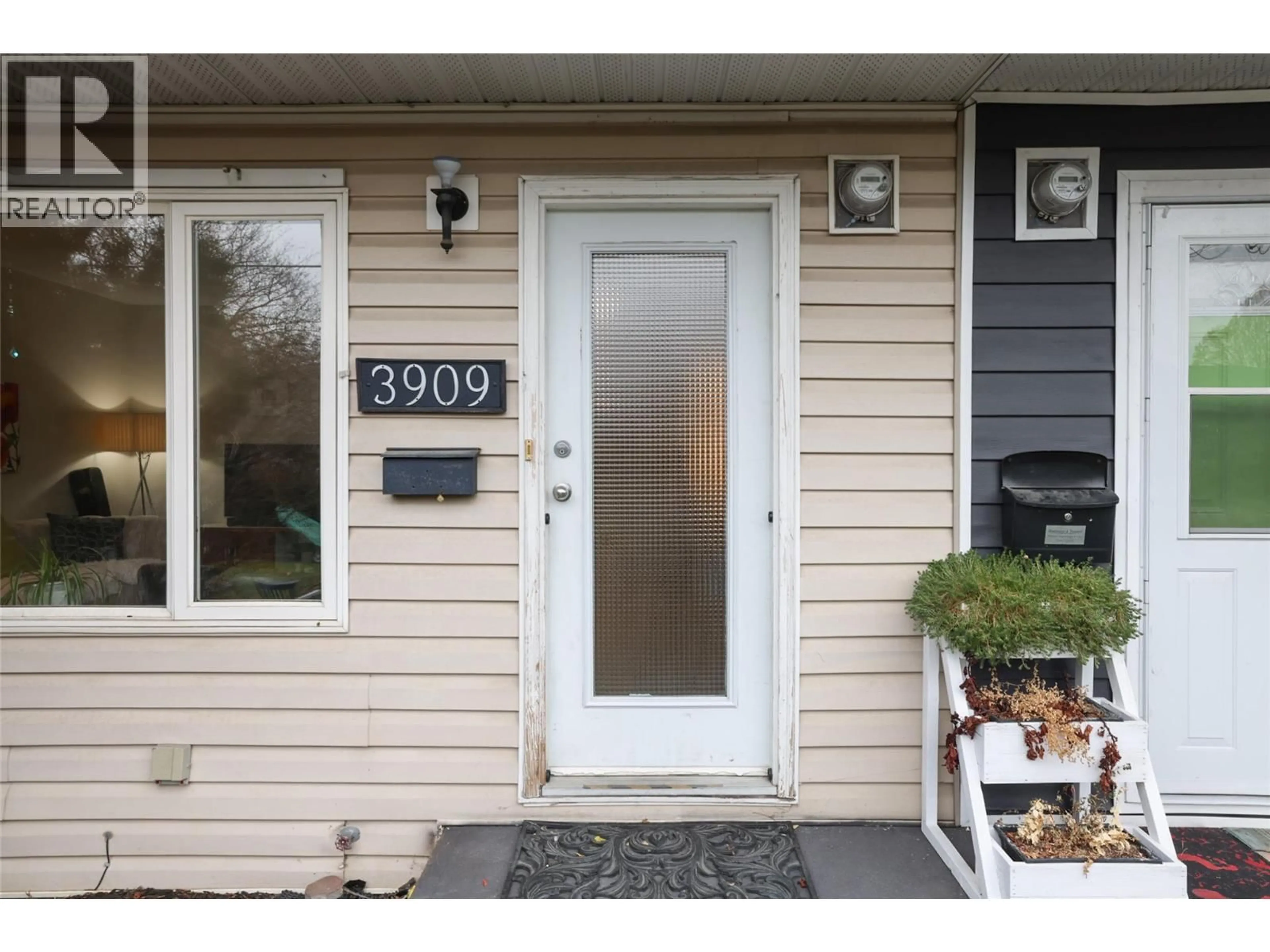 Indoor entryway for 3909 25TH STREET, Vernon British Columbia V1T4R8