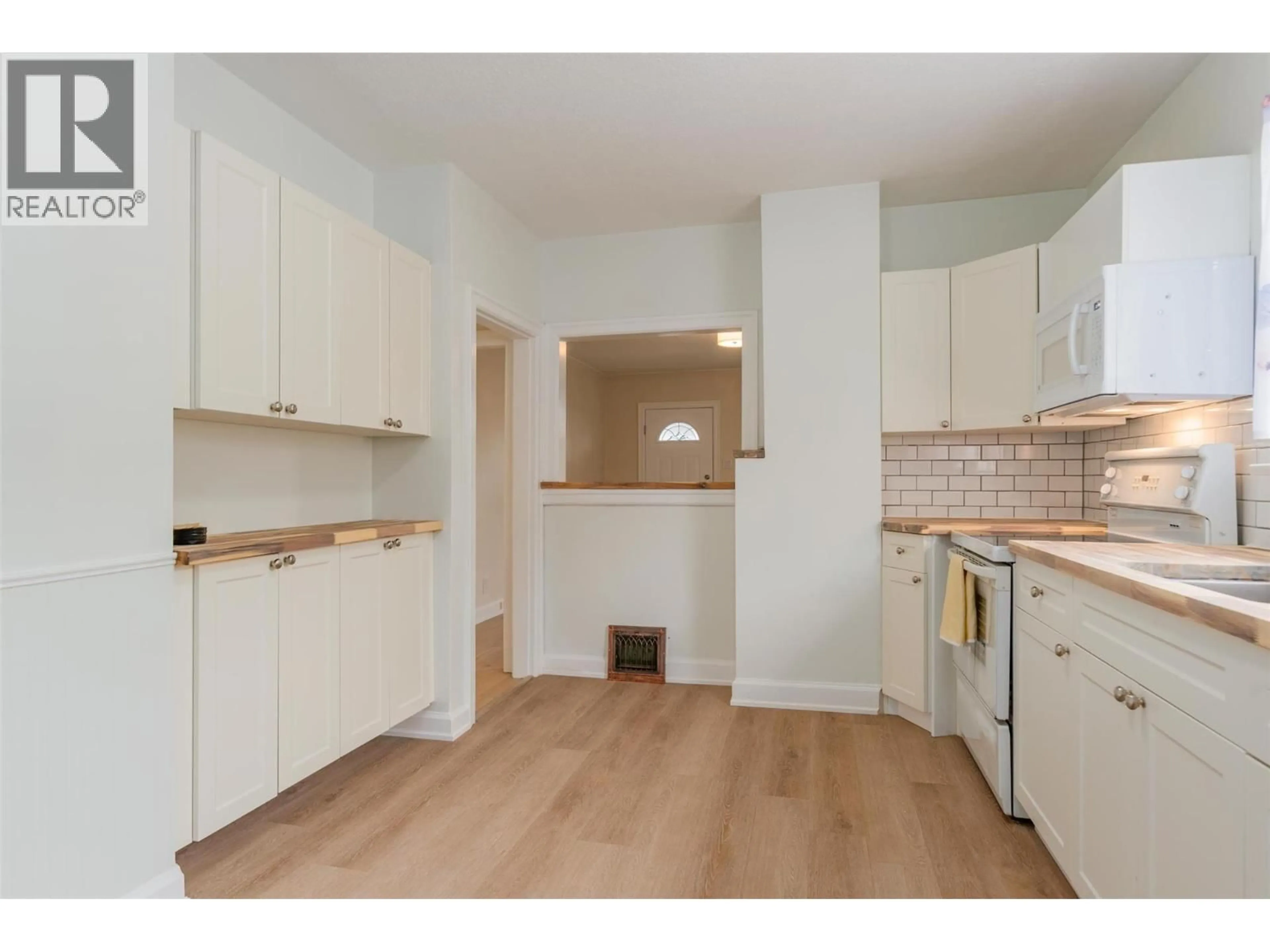 Standard kitchen, wood/laminate floor for 1347 THIRD AVENUE, Trail British Columbia V1R1P3