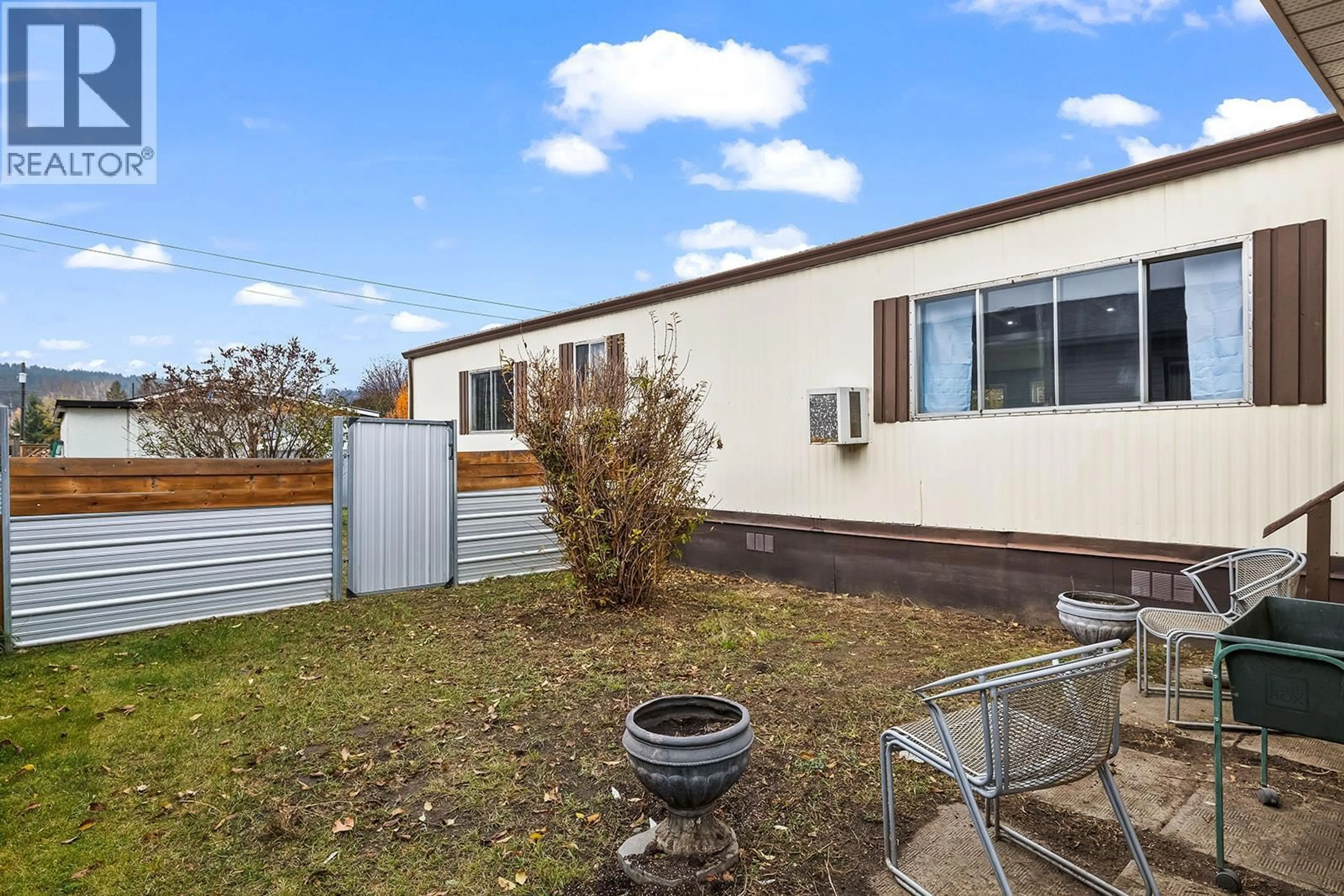 A pic from outside/outdoor area/front of a property/back of a property/a pic from drone, unknown for 90 - 720 COMMONWEALTH ROAD, Kelowna British Columbia V4V1G7