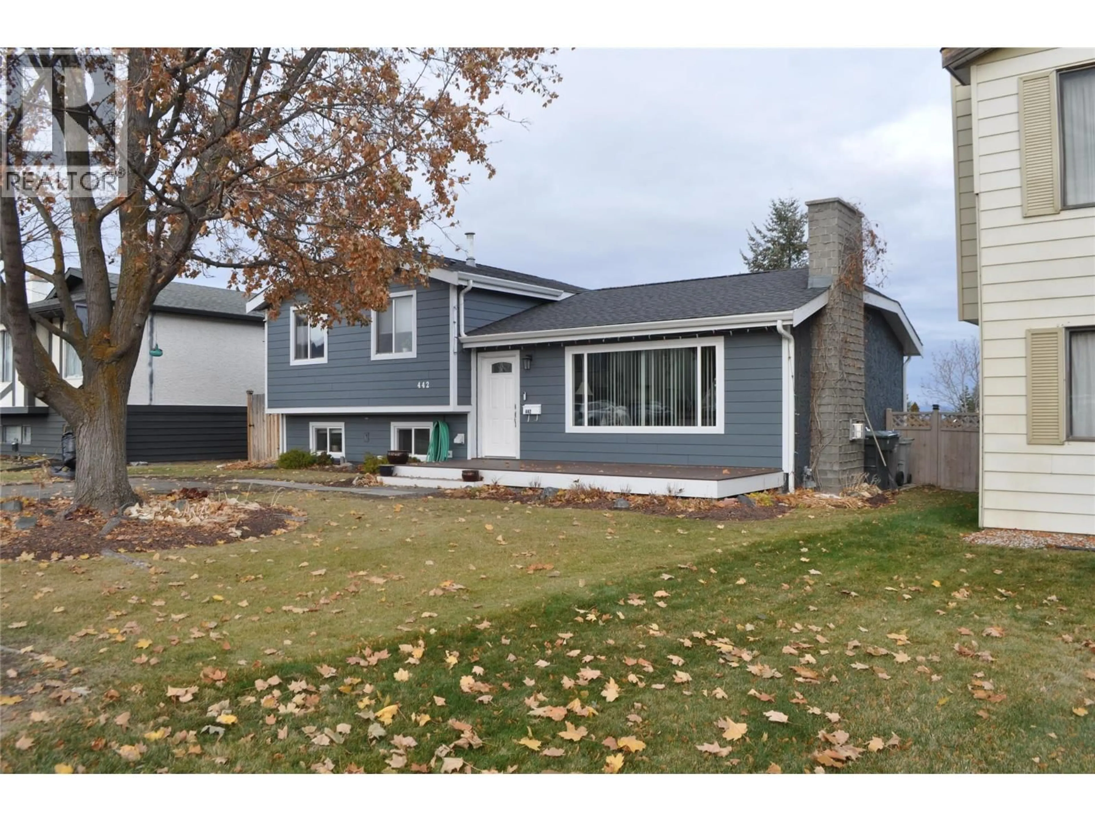 Home with vinyl exterior material, street for 442 GARIBALDI DRIVE, Kamloops British Columbia V2E2A9
