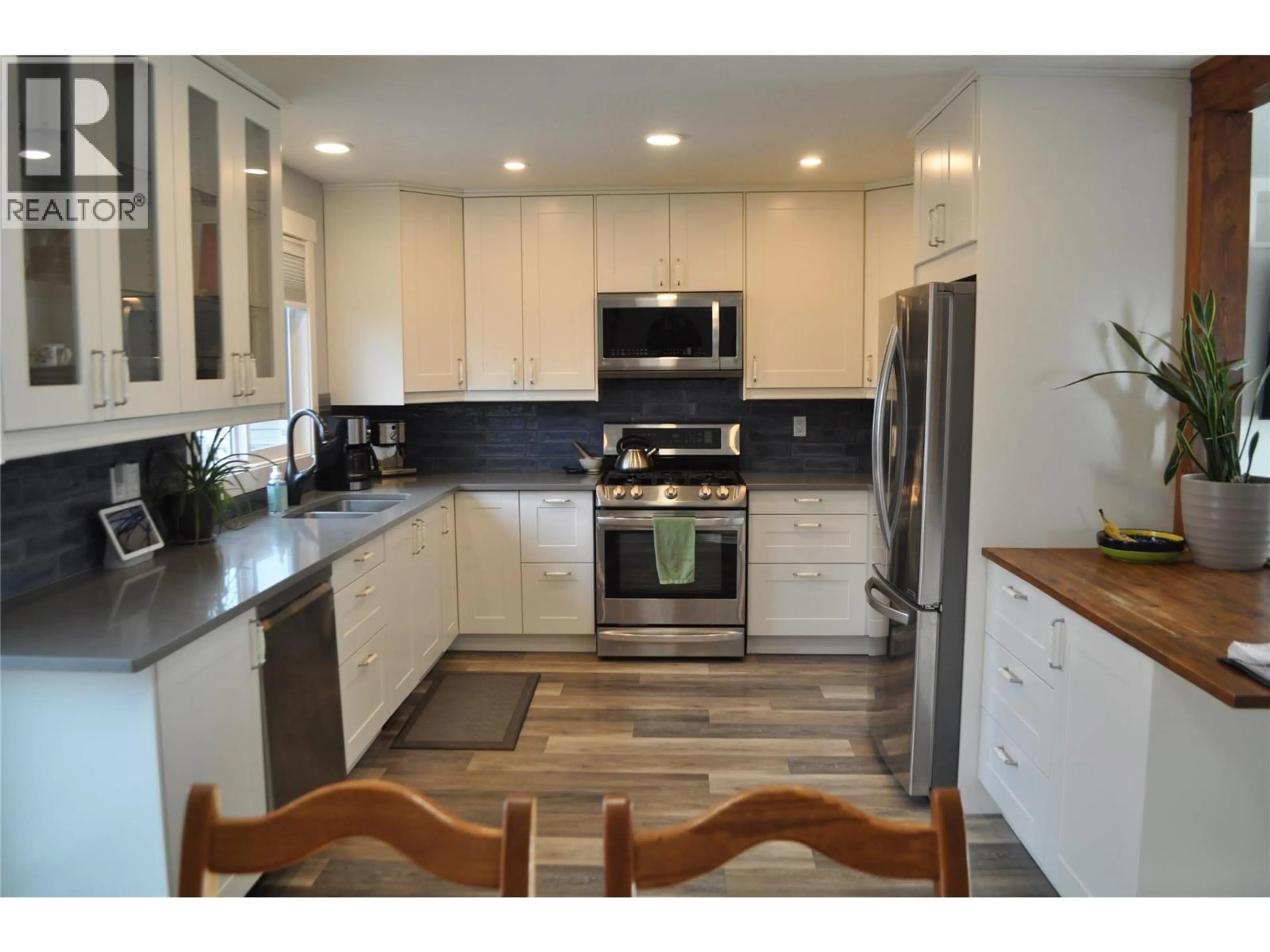 Open concept kitchen, unknown for 442 GARIBALDI DRIVE, Kamloops British Columbia V2E2A9