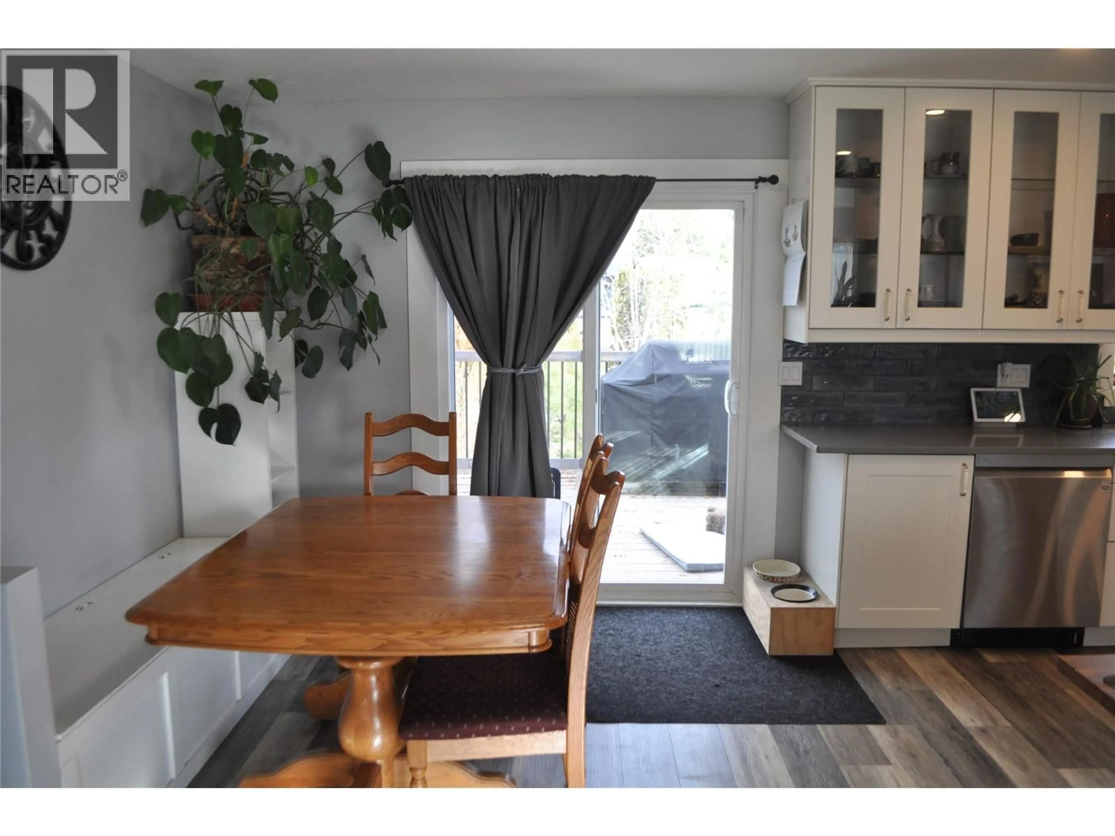 Dining room, wood/laminate floor for 442 GARIBALDI DRIVE, Kamloops British Columbia V2E2A9