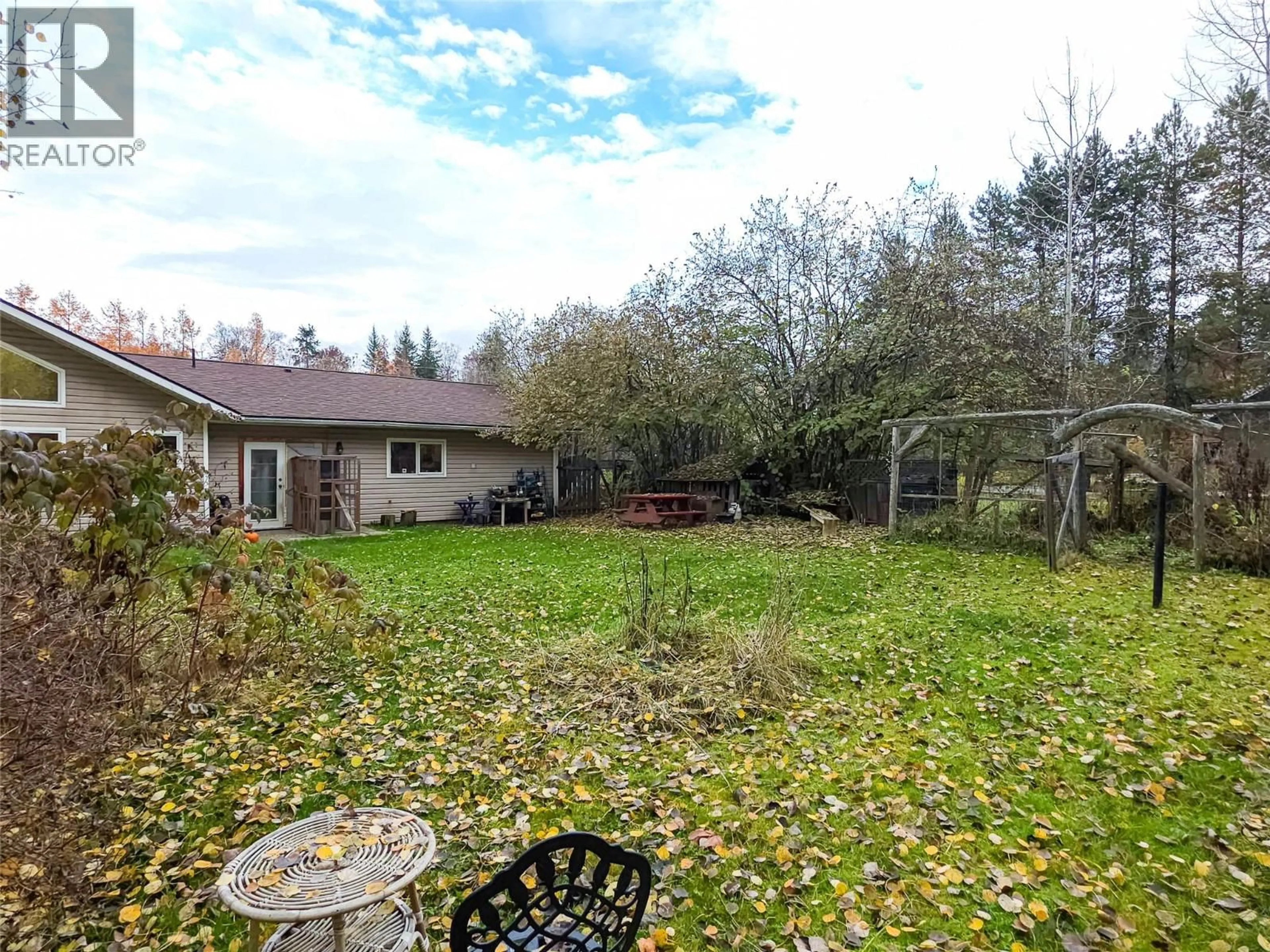 A pic from outside/outdoor area/front of a property/back of a property/a pic from drone, forest/trees view for 661A C AVENUE, Kaslo British Columbia V0G1M0