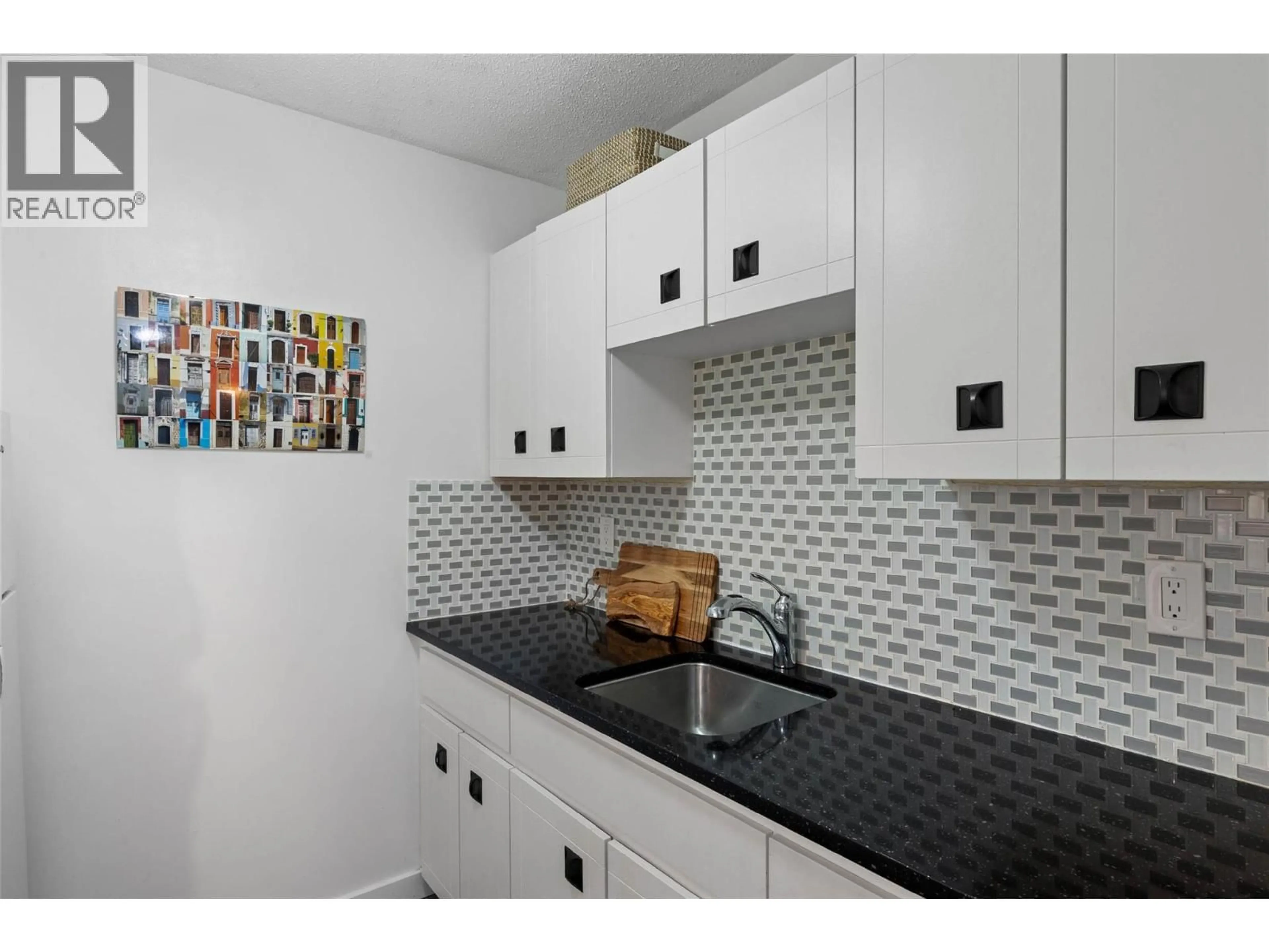 Standard kitchen, ceramic/tile floor for 206 - 751 GRANDVIEW TERRACE, Kamloops British Columbia V2C6C9