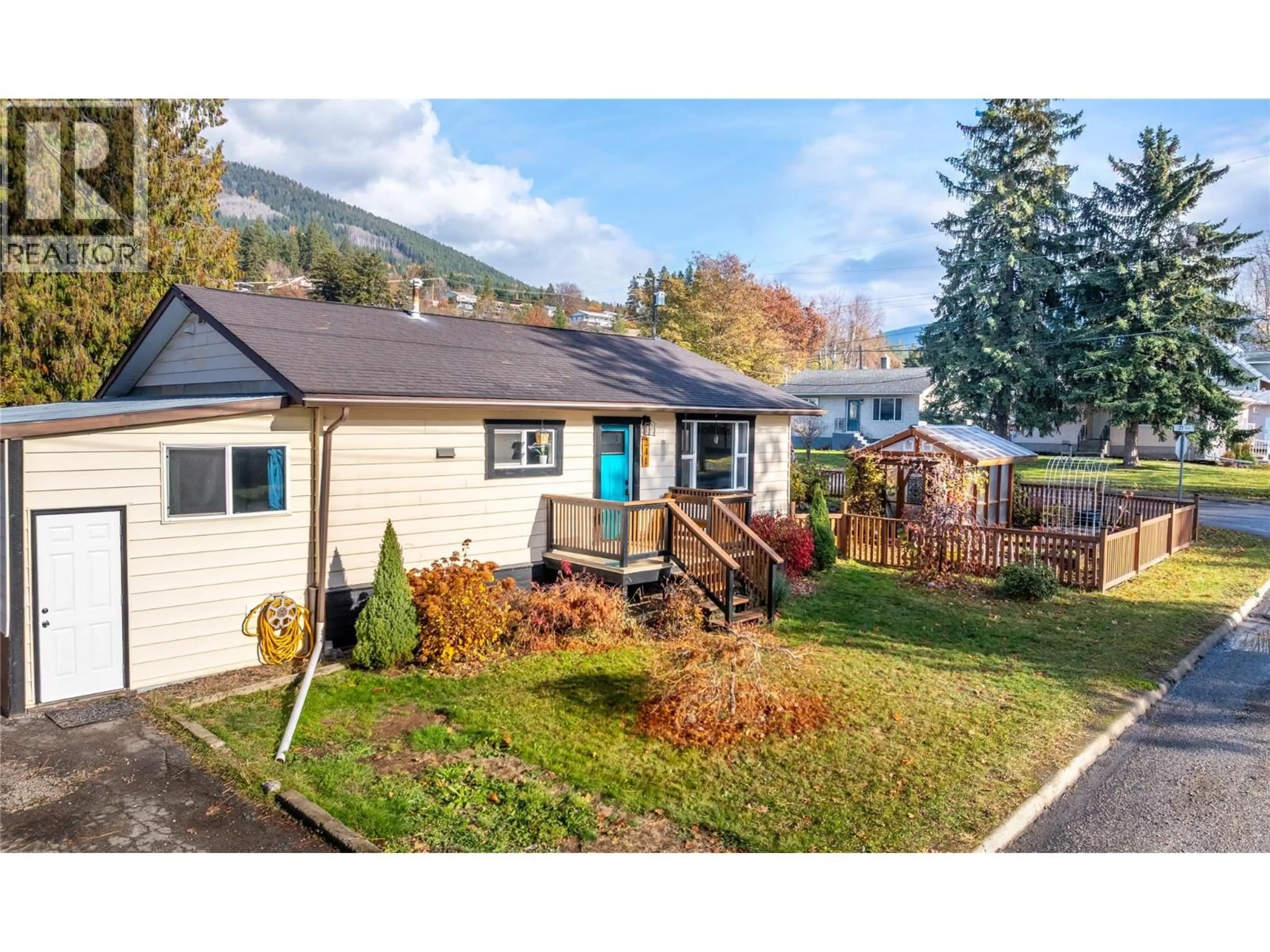 A pic from outside/outdoor area/front of a property/back of a property/a pic from drone, mountain view for 241 21ST  S AVENUE, Creston British Columbia V0B1G0