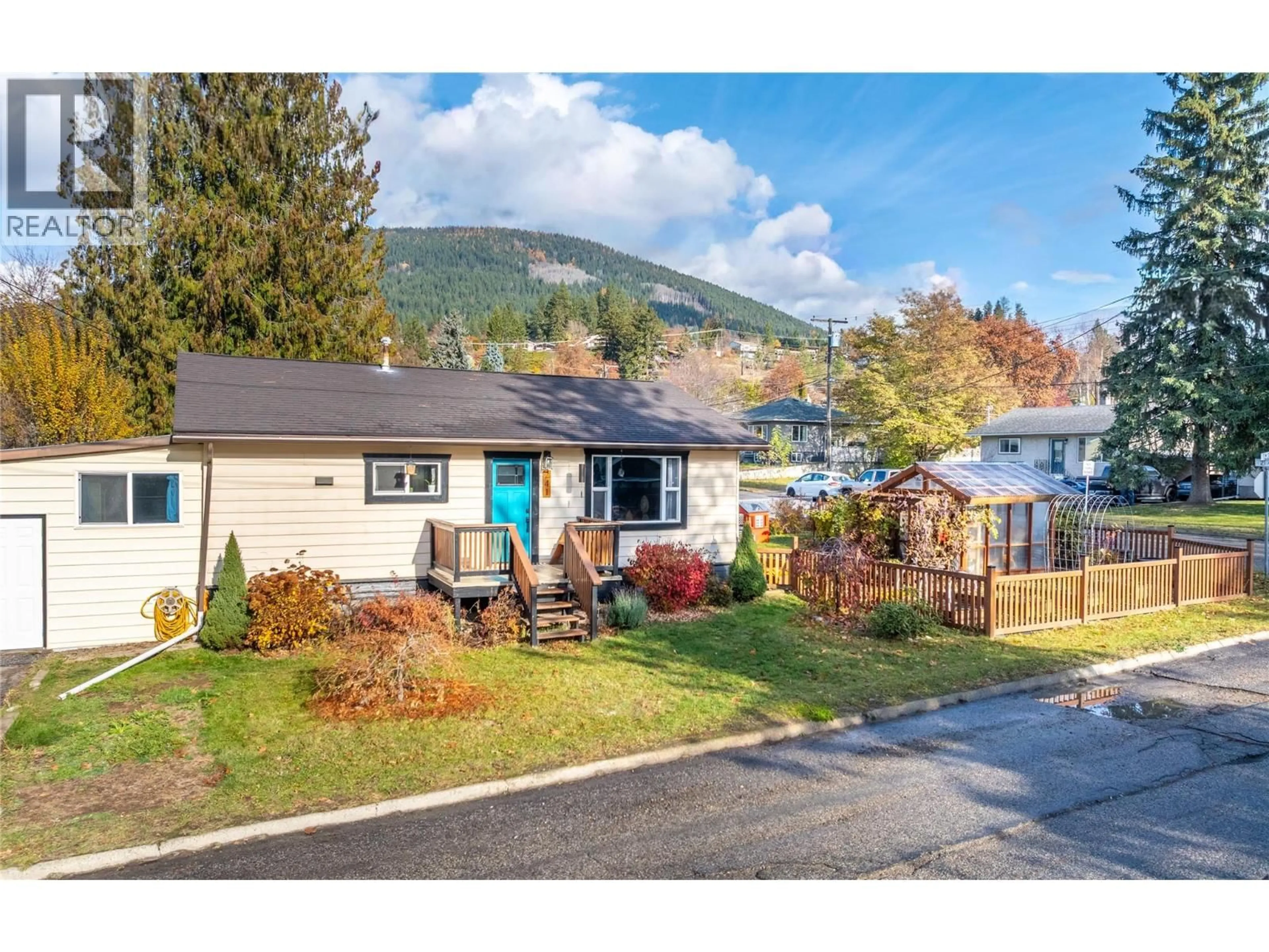 Home with vinyl exterior material, mountain view for 241 21ST  S AVENUE, Creston British Columbia V0B1G0