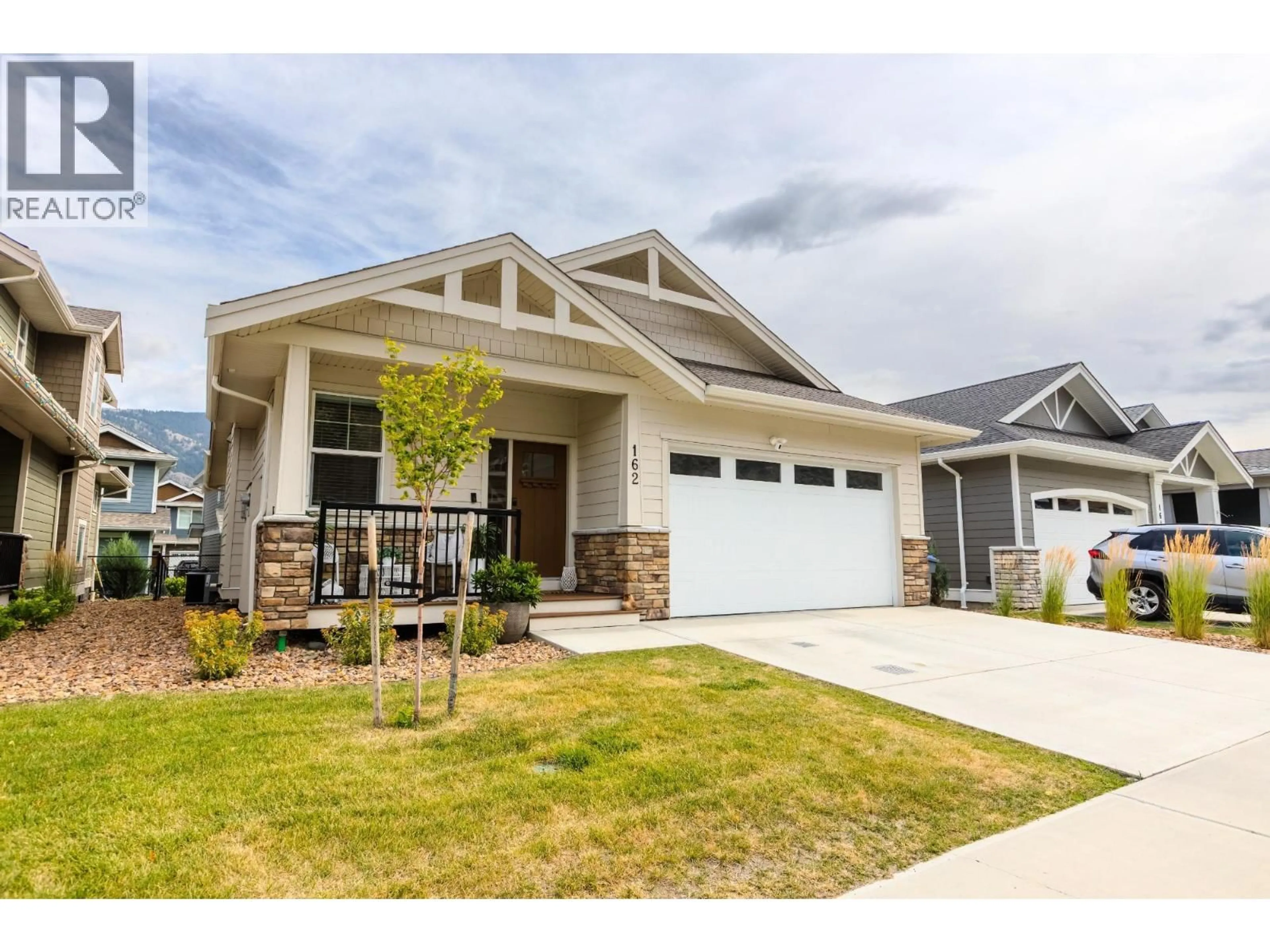 Home with vinyl exterior material, street for 162 - 200 GRAND BOULEVARD, Kamloops British Columbia V2C0H3