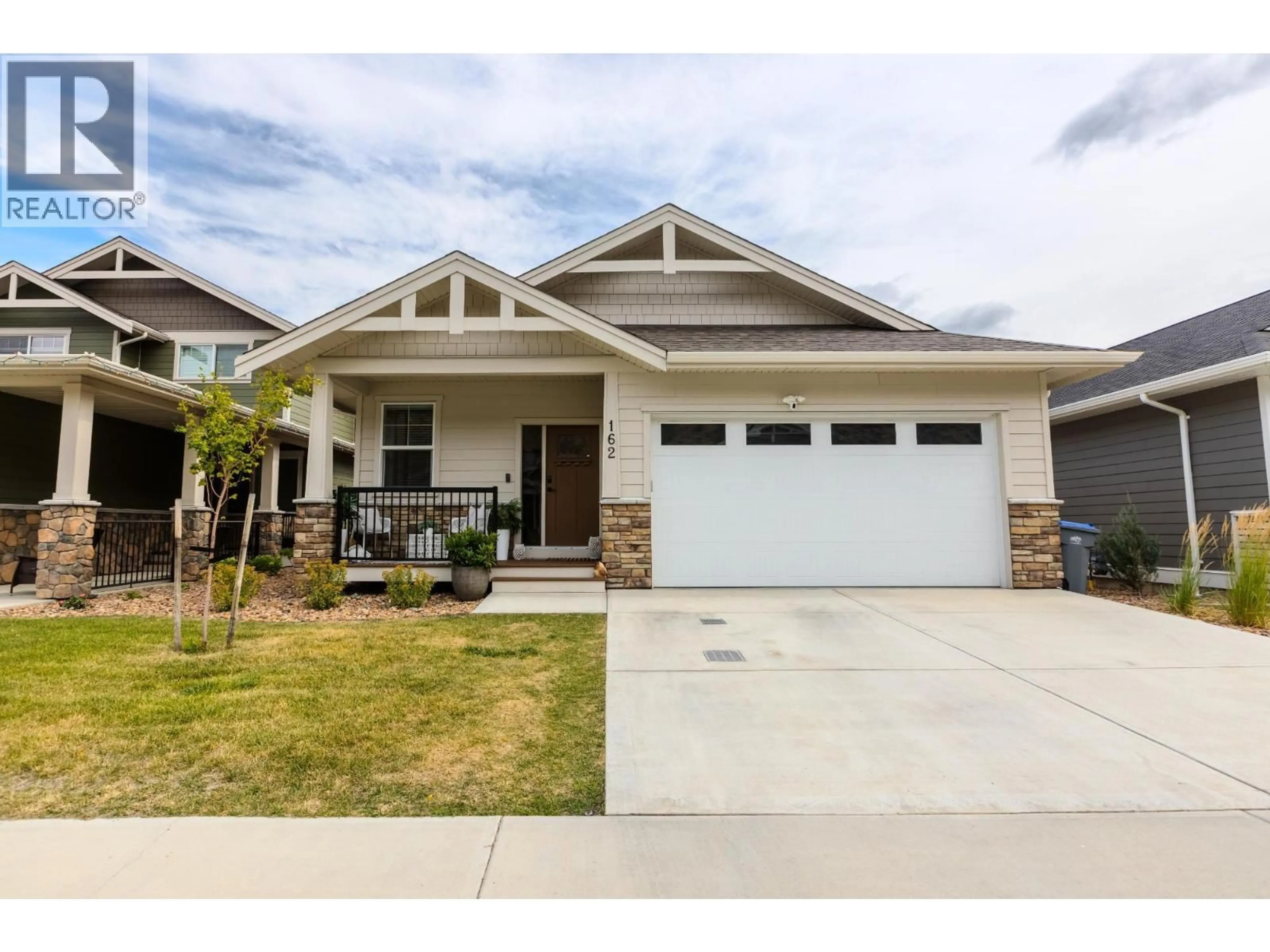 Home with vinyl exterior material, street for 162 - 200 GRAND BOULEVARD, Kamloops British Columbia V2C0H3