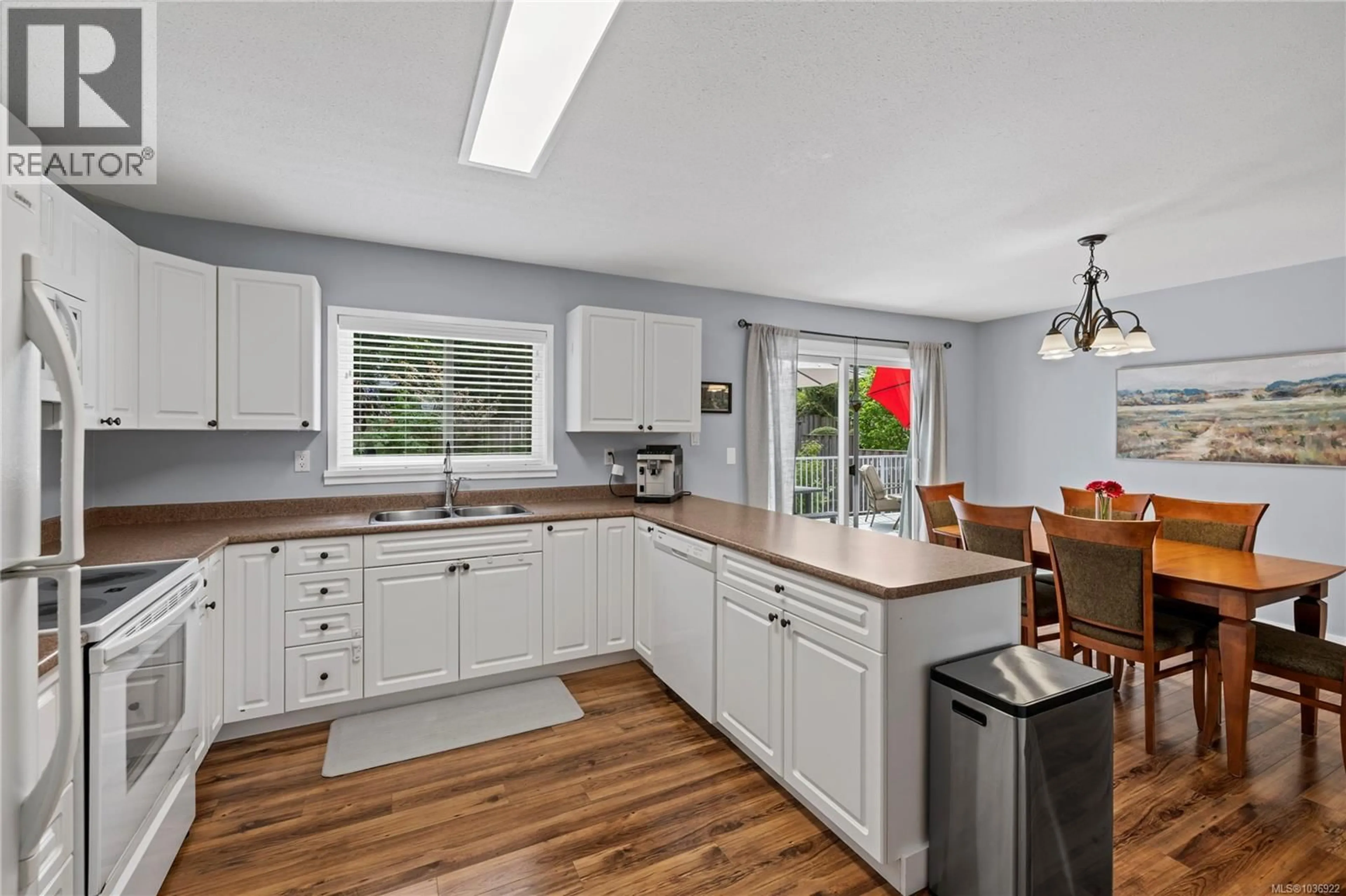Open concept kitchen, unknown for 376 ALDOUS ROAD, Qualicum Beach British Columbia V9K1M1