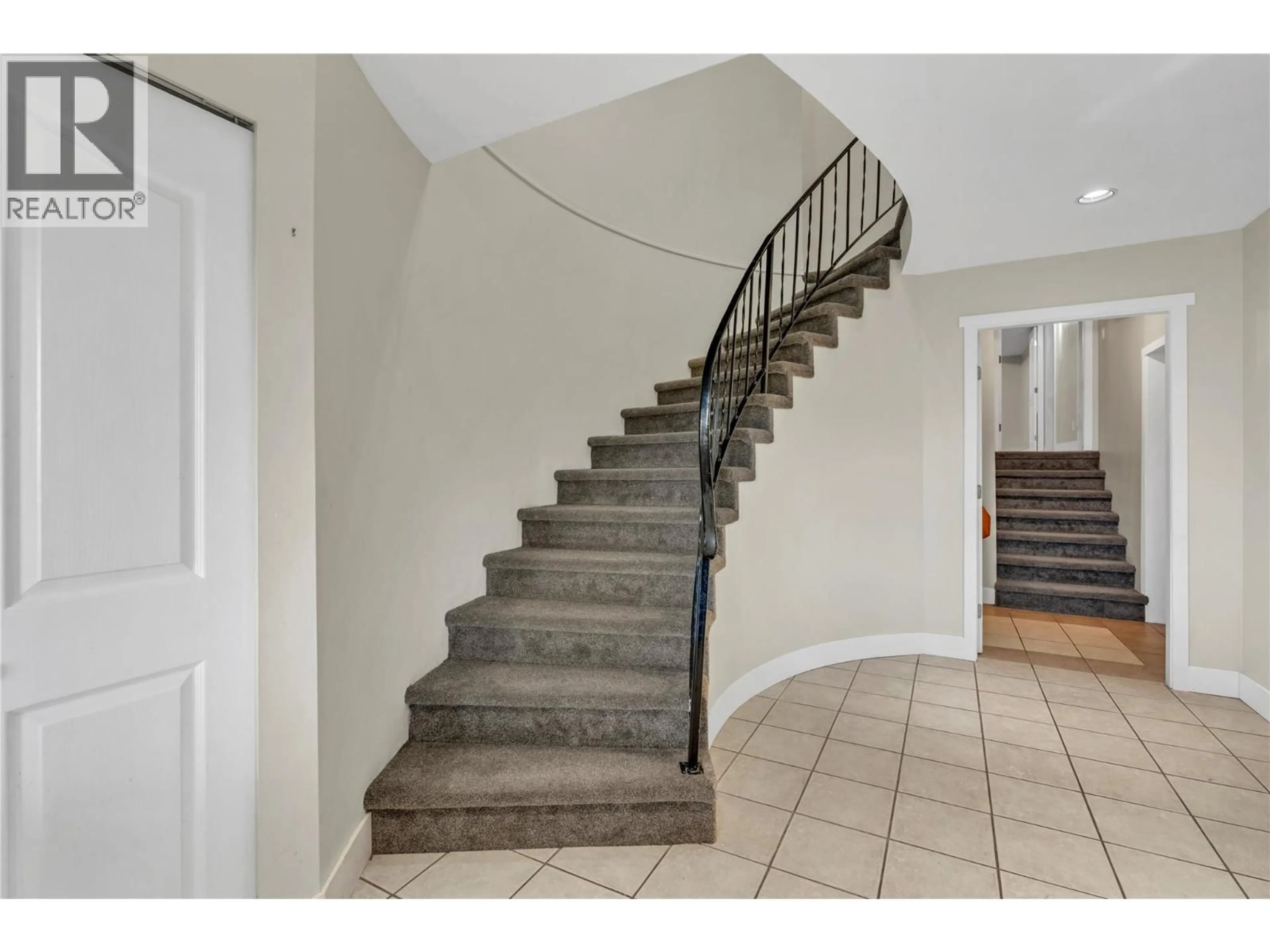 Stairs for 130 WILLIAMSON PLACE, Penticton British Columbia V2A8N1