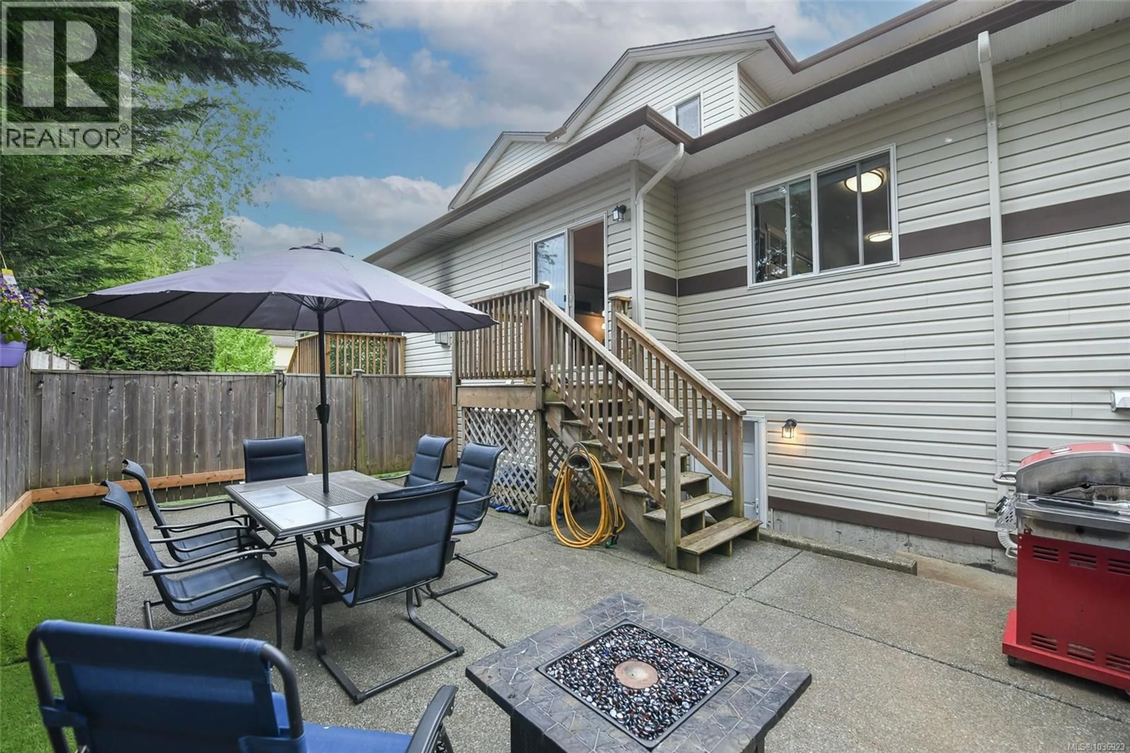 Patio, street for 103 - 2727 1ST STREET, Courtenay British Columbia V9N9C8
