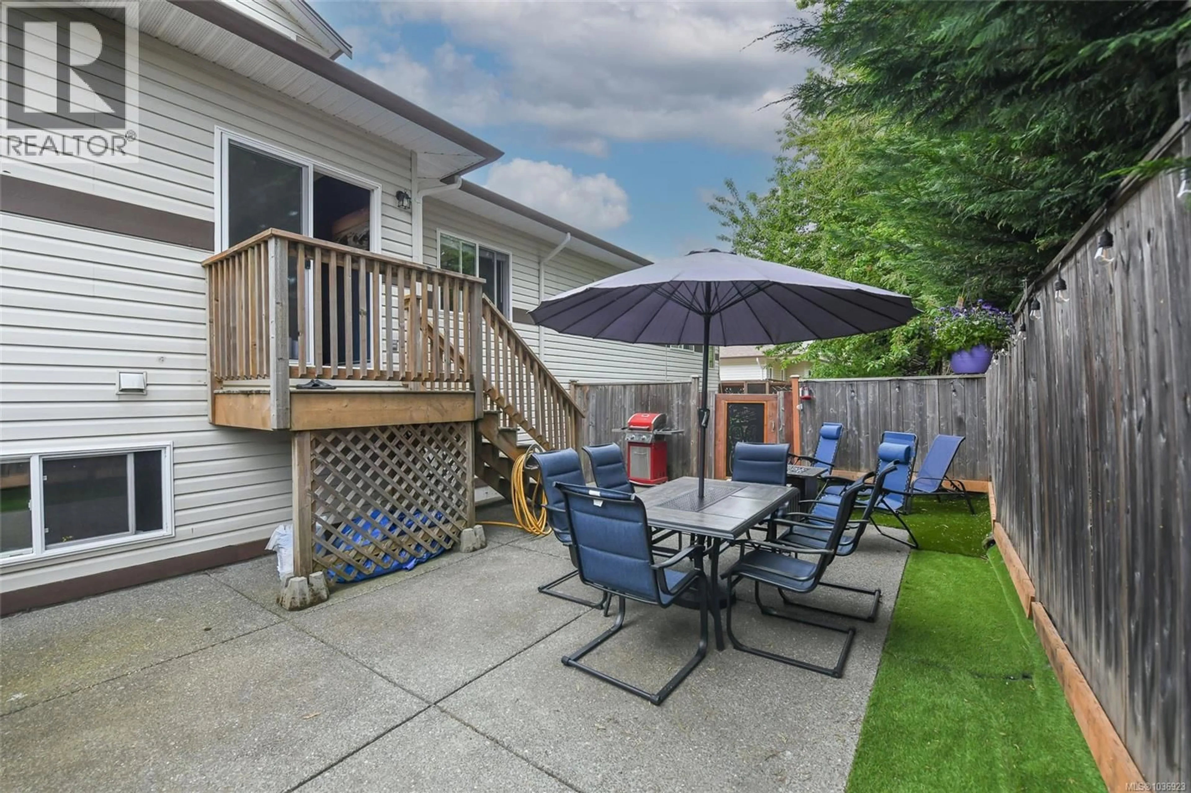 Patio, street for 103 - 2727 1ST STREET, Courtenay British Columbia V9N9C8