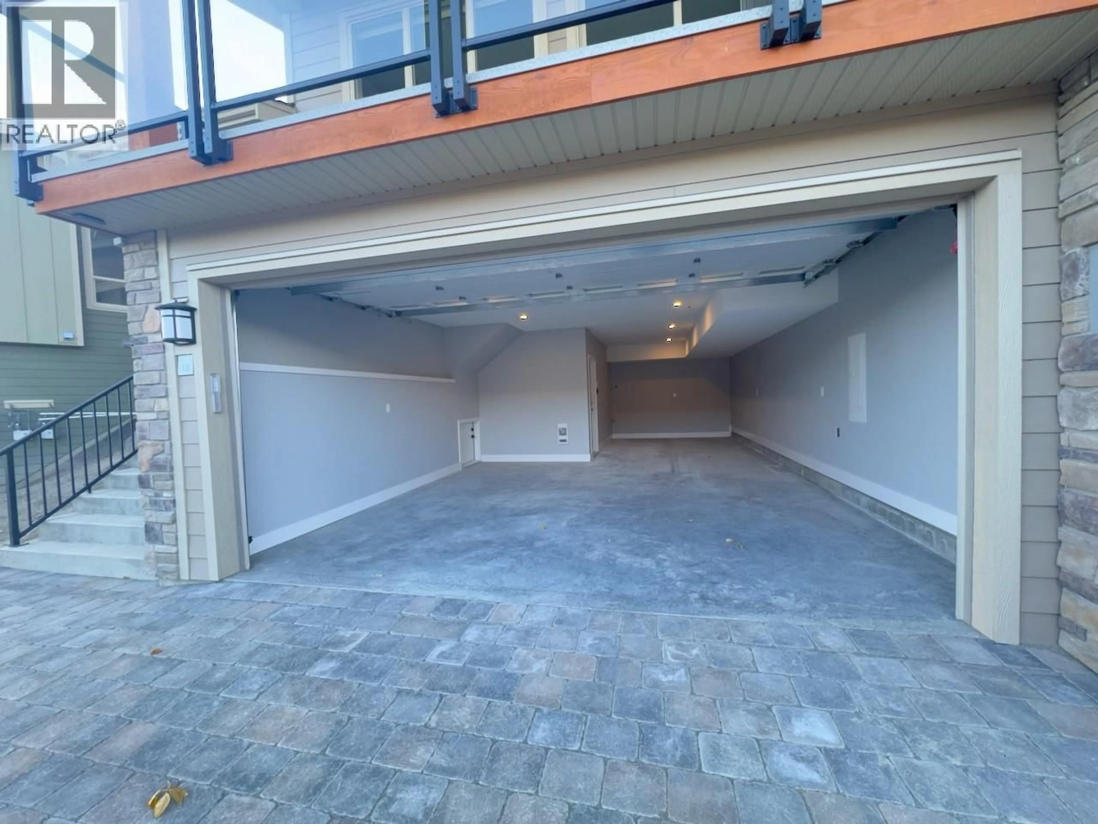 Indoor garage for 18 - 130 COLEBROOK RD ROAD, Kamloops British Columbia V1S0B3