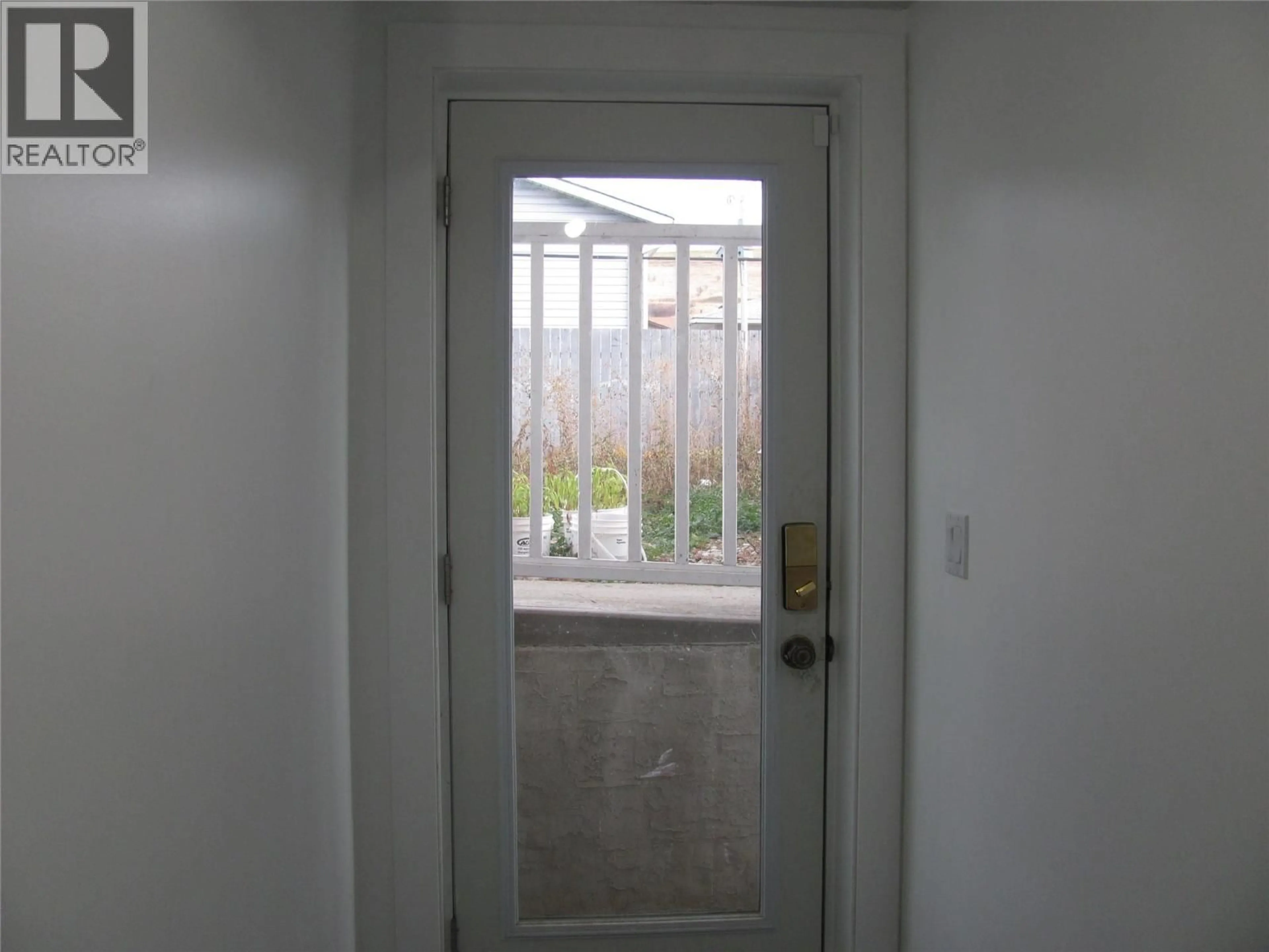 Indoor entryway for 5605 WILLOW DRIVE, Vernon British Columbia V1T7W3