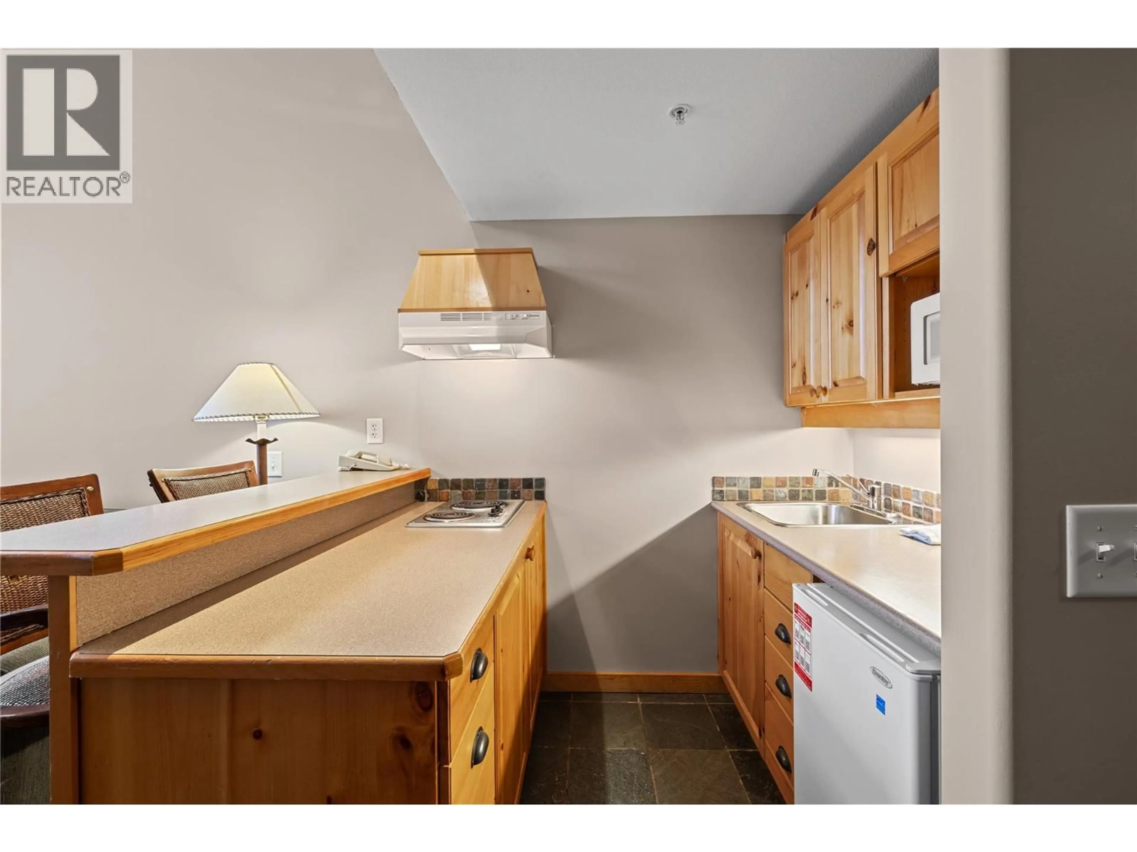 Standard kitchen, unknown for 220 - 5335 BIG WHITE ROAD, Big White British Columbia V1P1T4