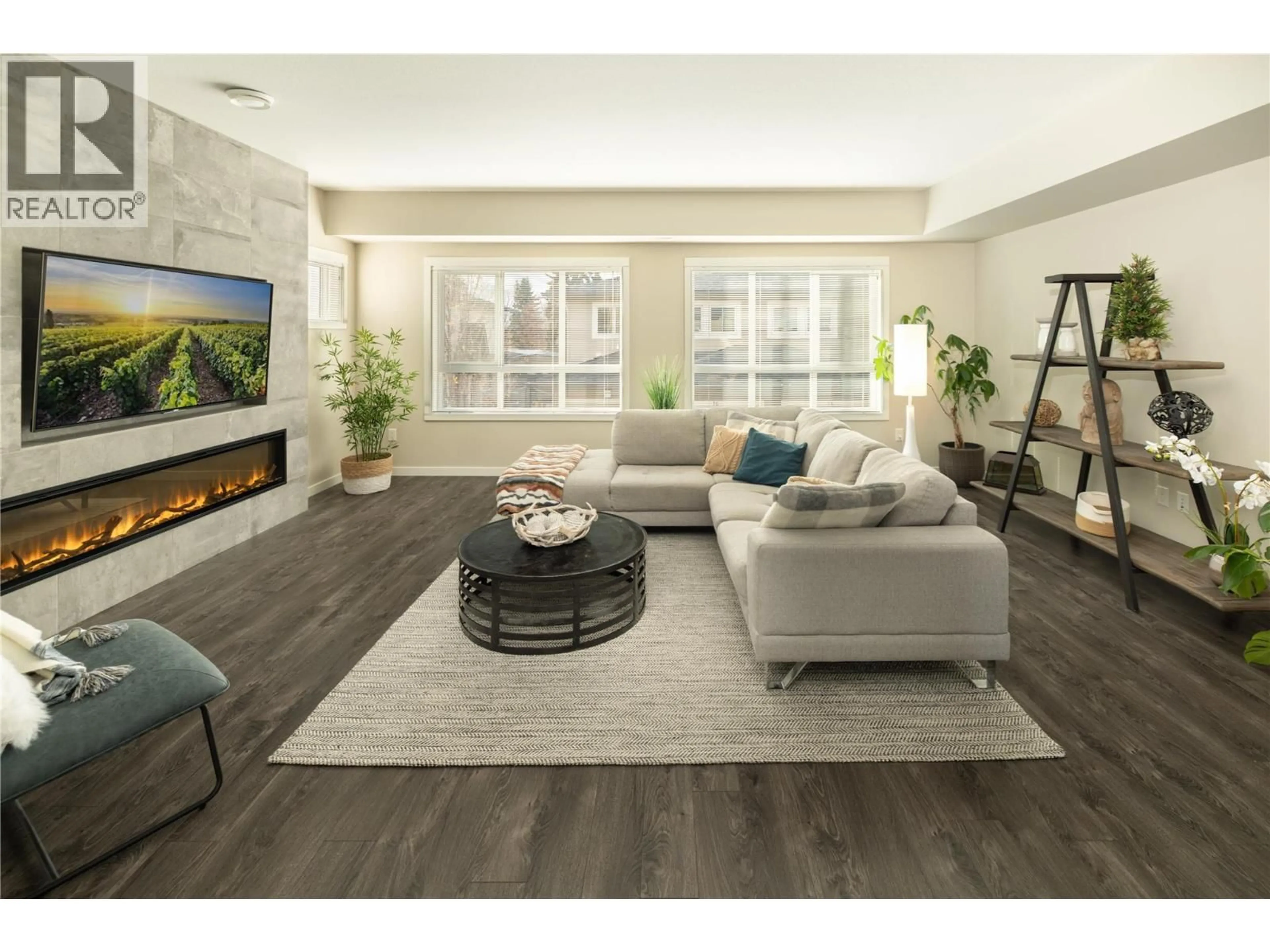 Living room with furniture, wood/laminate floor for 81 - 680 OLD MEADOWS ROAD, Kelowna British Columbia V1W5J2