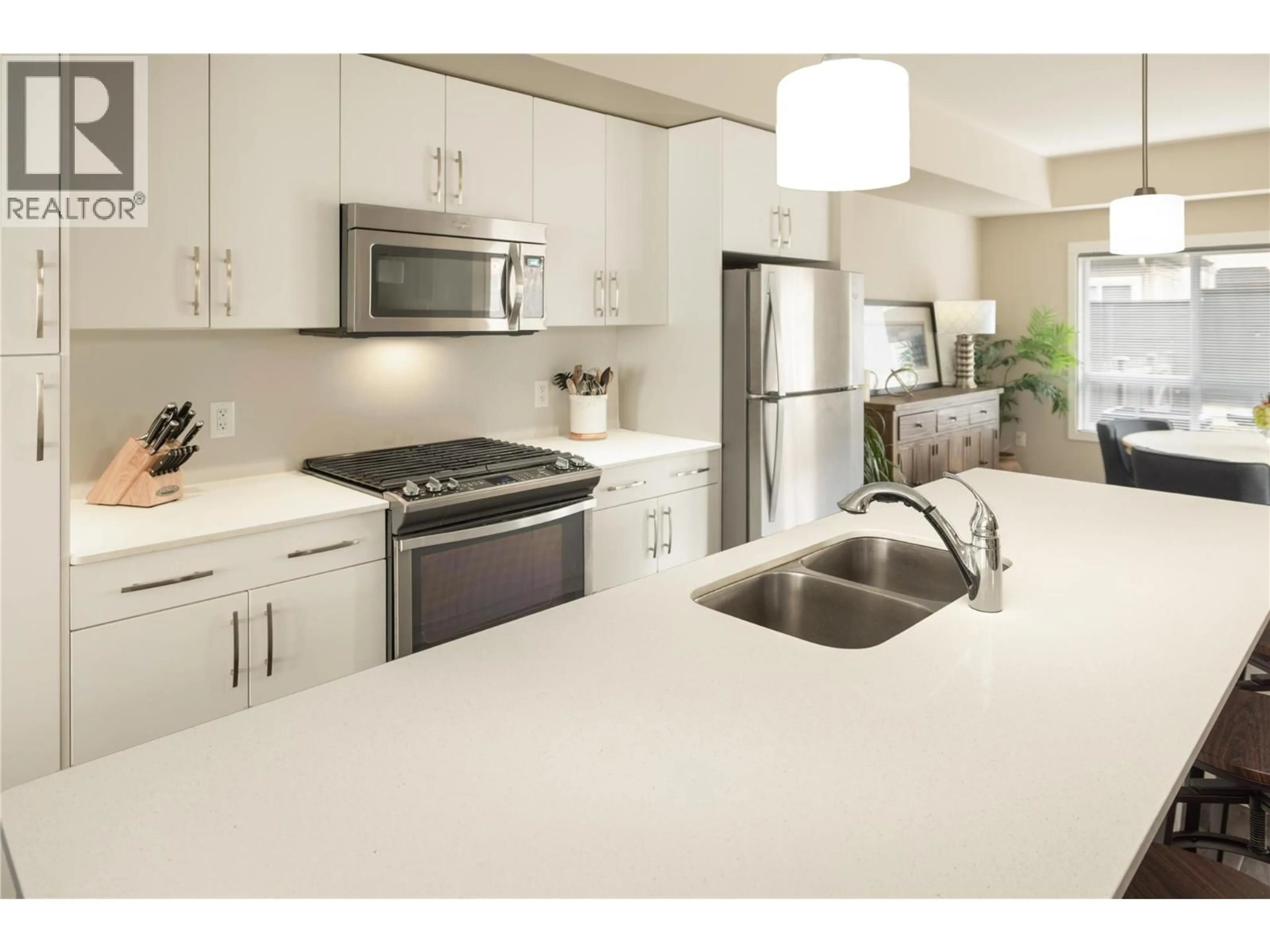 Open concept kitchen, ceramic/tile floor for 81 - 680 OLD MEADOWS ROAD, Kelowna British Columbia V1W5J2