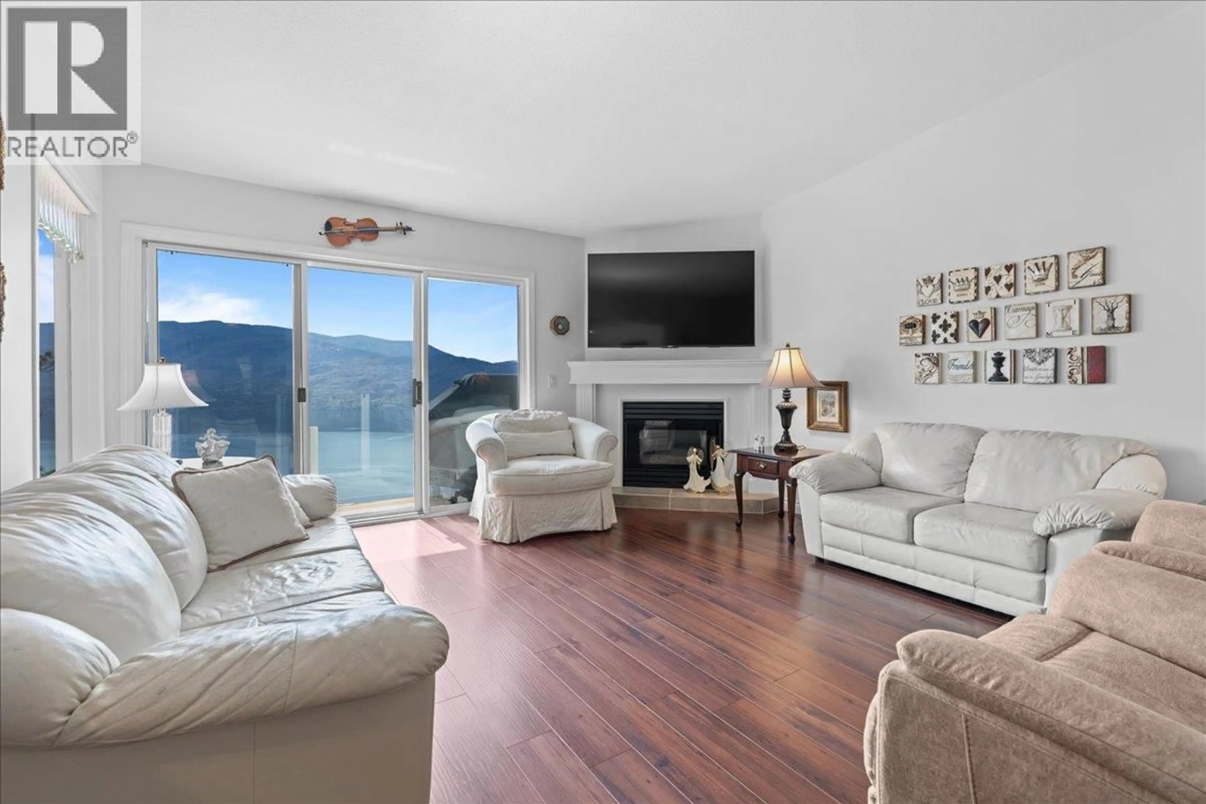 Living room with furniture, unknown for 201 - 4470 PONDEROSA DRIVE, Peachland British Columbia V0H1X5