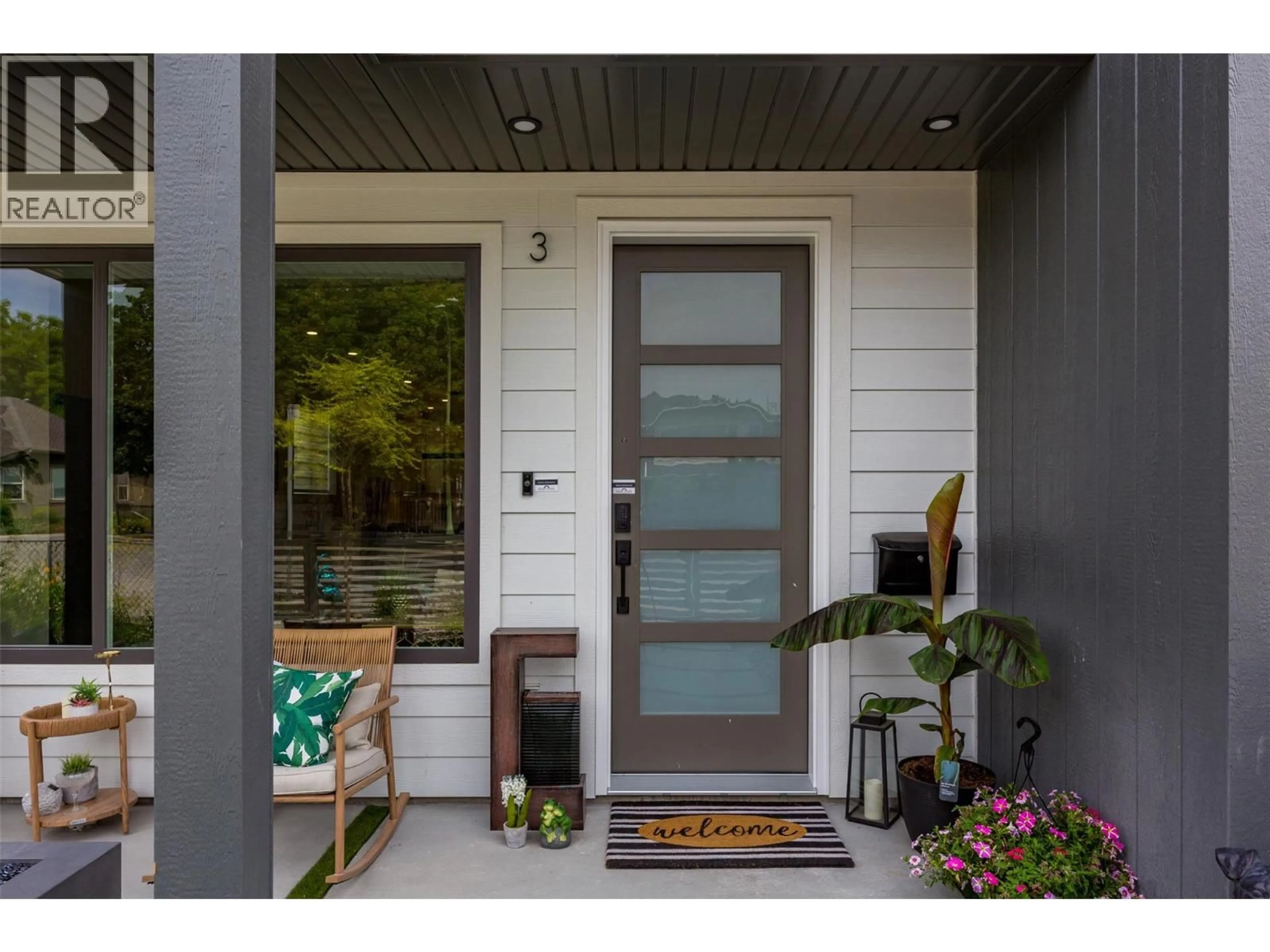 Indoor entryway for 2 - 787 LAWSON AVENUE, Kelowna British Columbia V1Y6S9