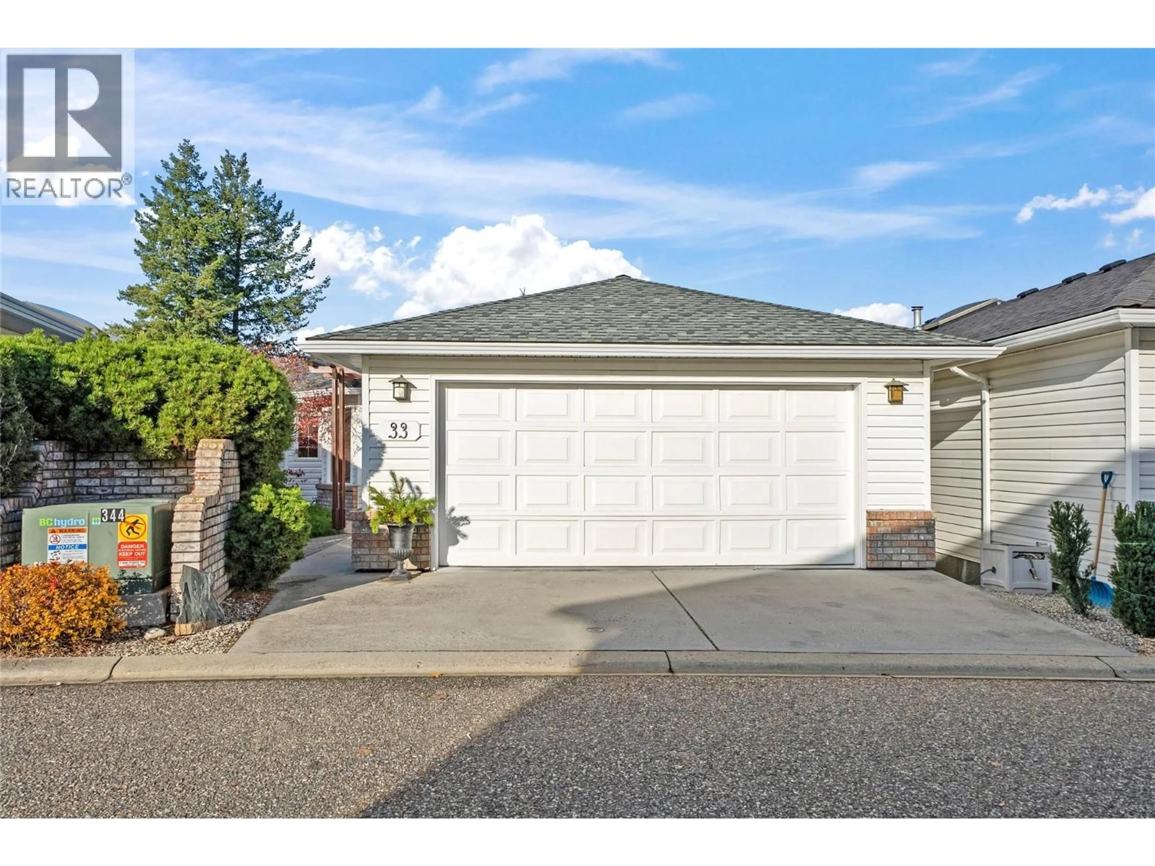 Indoor garage for 33 - 1120 12 STREET NORTHEAST, Salmon Arm British Columbia V1E1B8