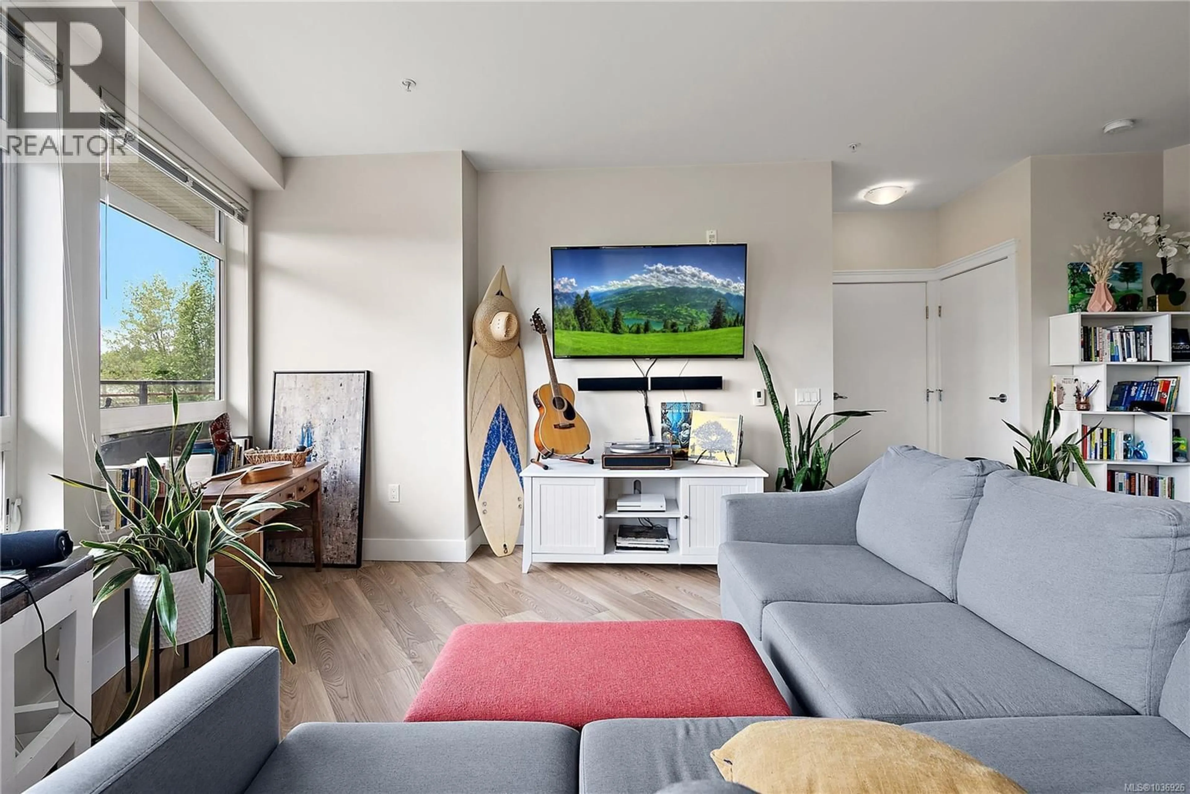 Living room with furniture, wood/laminate floor for 307 - 935 CLOVERDALE AVENUE, Saanich British Columbia V8X2T4