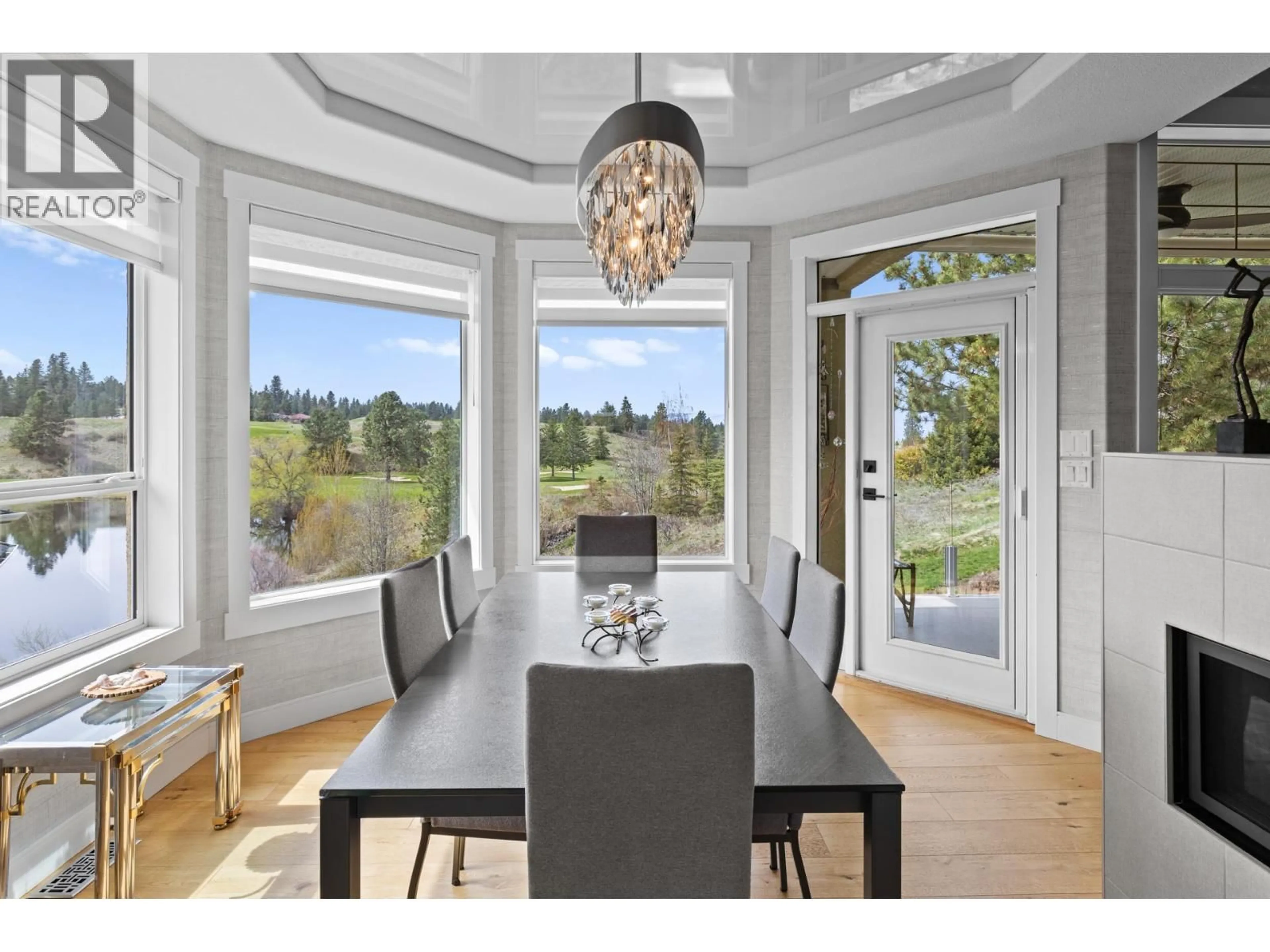 Dining room, wood/laminate floor for 17 - 3888 GALLAGHERS PINNACLE WAY, Kelowna British Columbia V1W3Z8