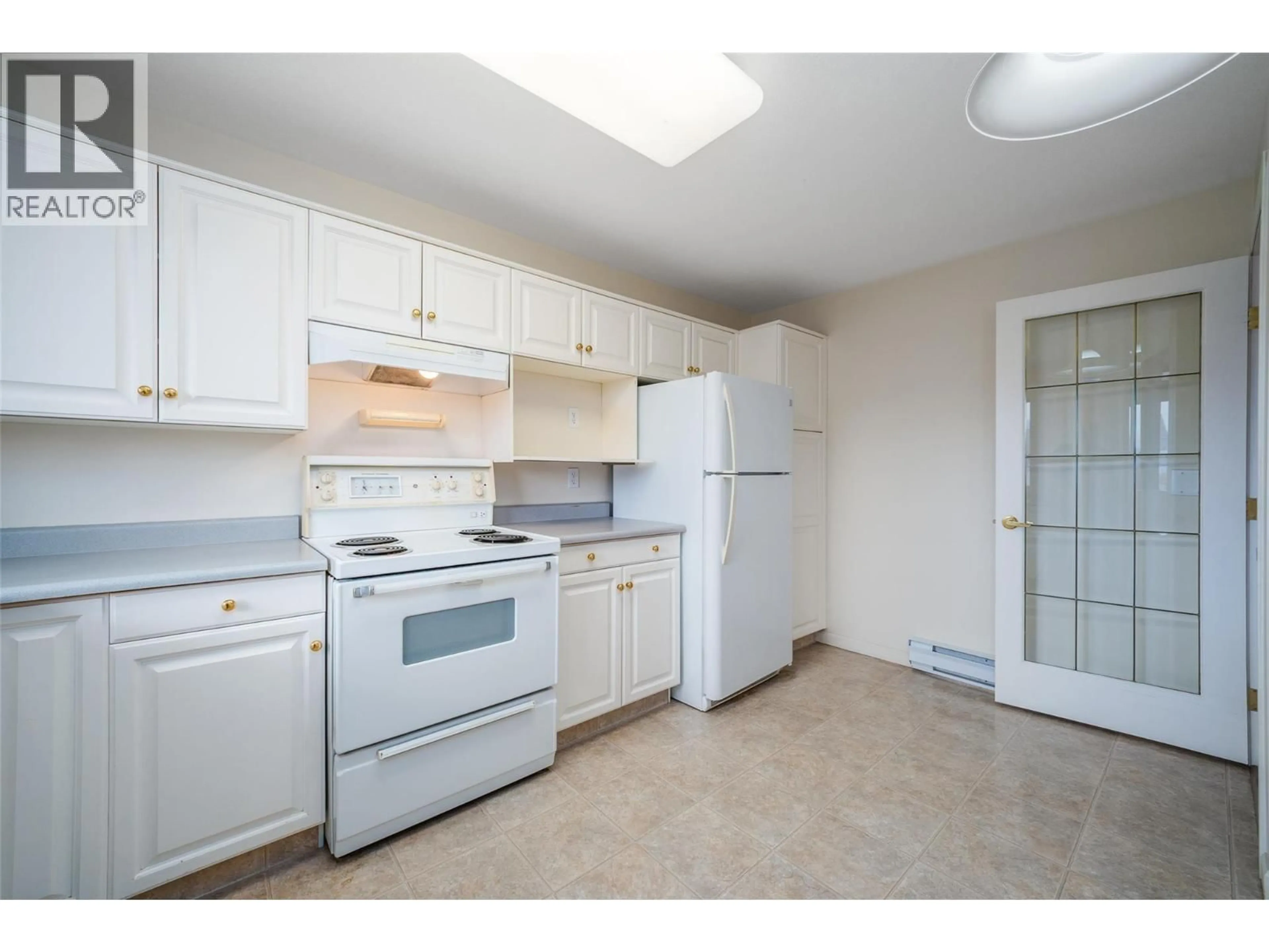 Standard kitchen, unknown for 301 - 980 GLENWOOD AVENUE, Kelowna British Columbia V1Y9P2