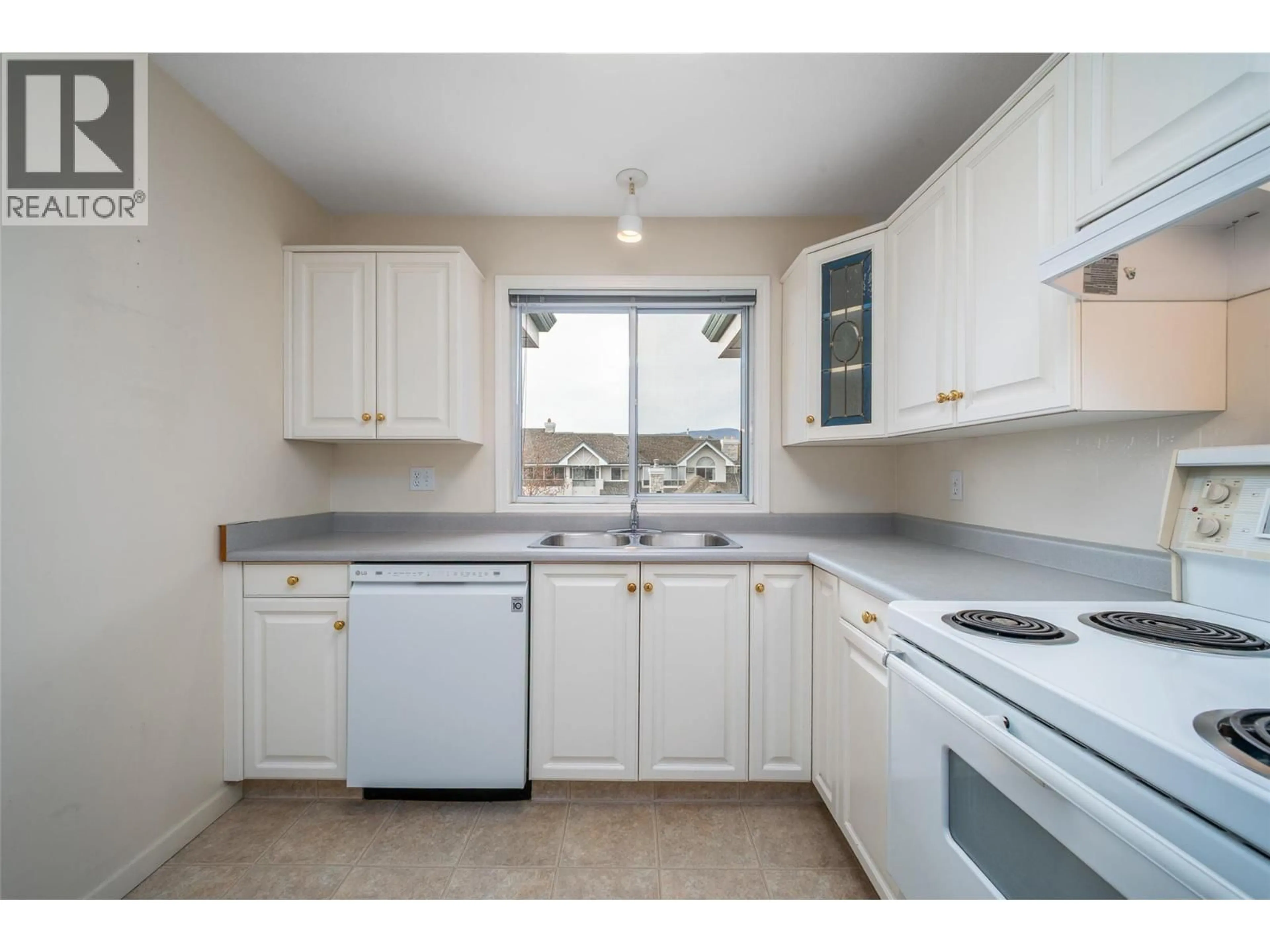 Standard kitchen, unknown for 301 - 980 GLENWOOD AVENUE, Kelowna British Columbia V1Y9P2