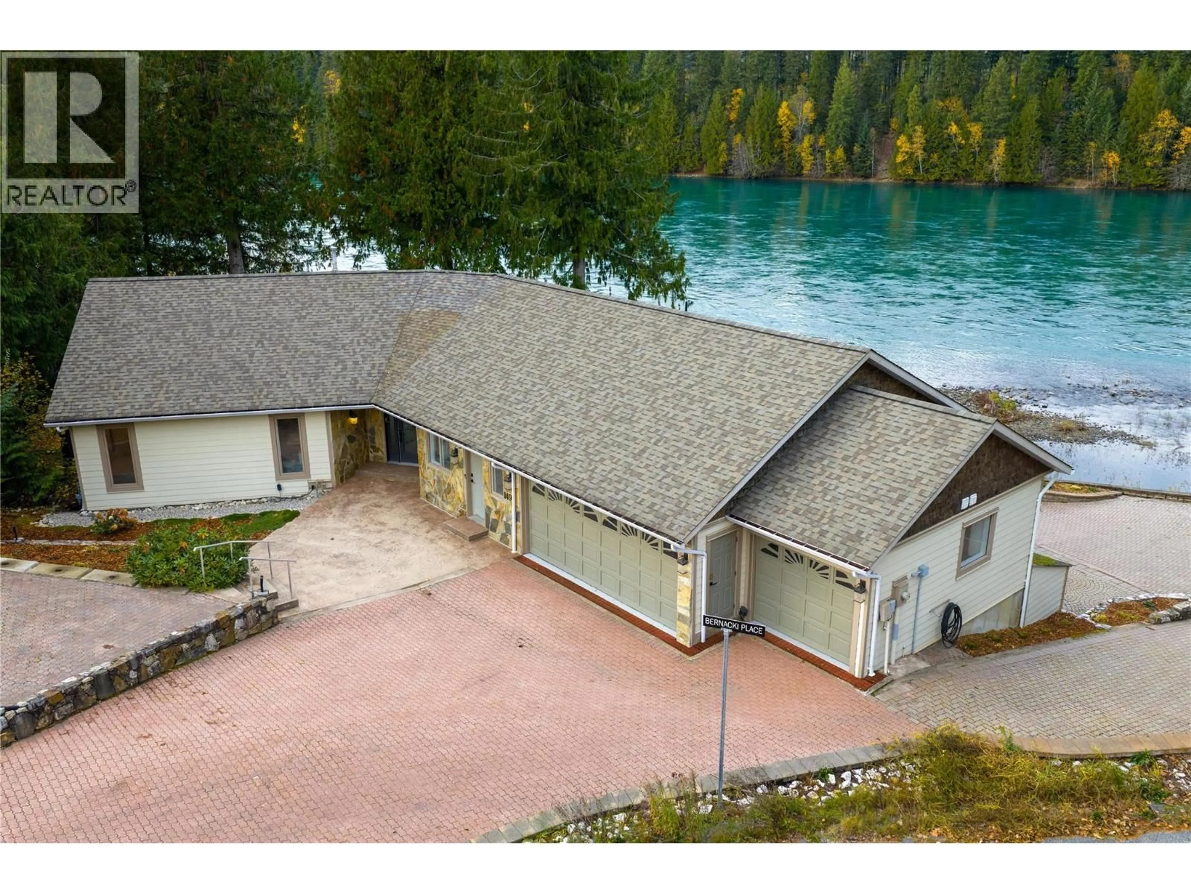 A pic from outside/outdoor area/front of a property/back of a property/a pic from drone, water/lake/river/ocean view for 149 COLBECK ROAD, Revelstoke British Columbia V0E2S0