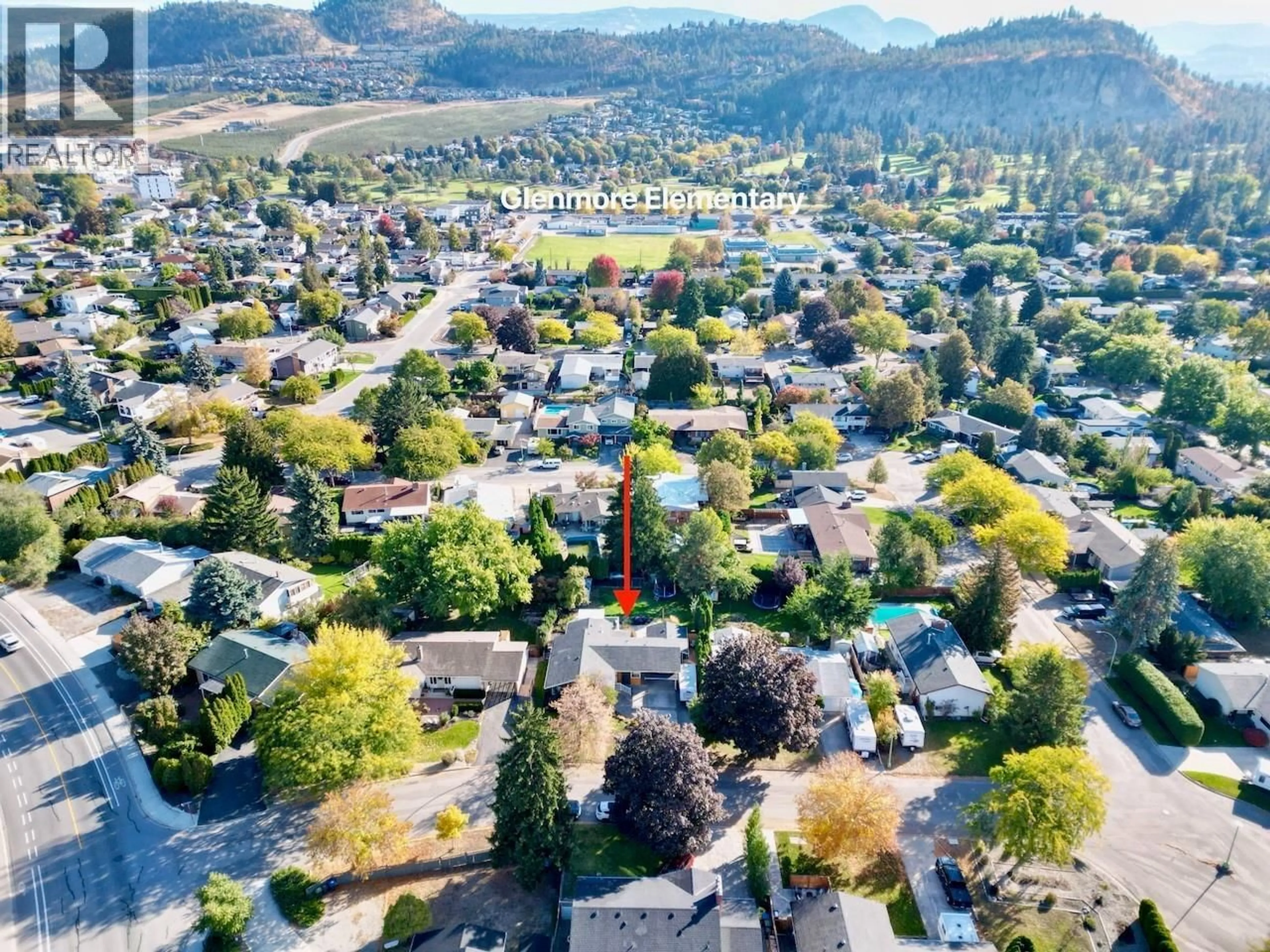 A pic from outside/outdoor area/front of a property/back of a property/a pic from drone, mountain view for 994 TRONSON DRIVE, Kelowna British Columbia V1Y4E1