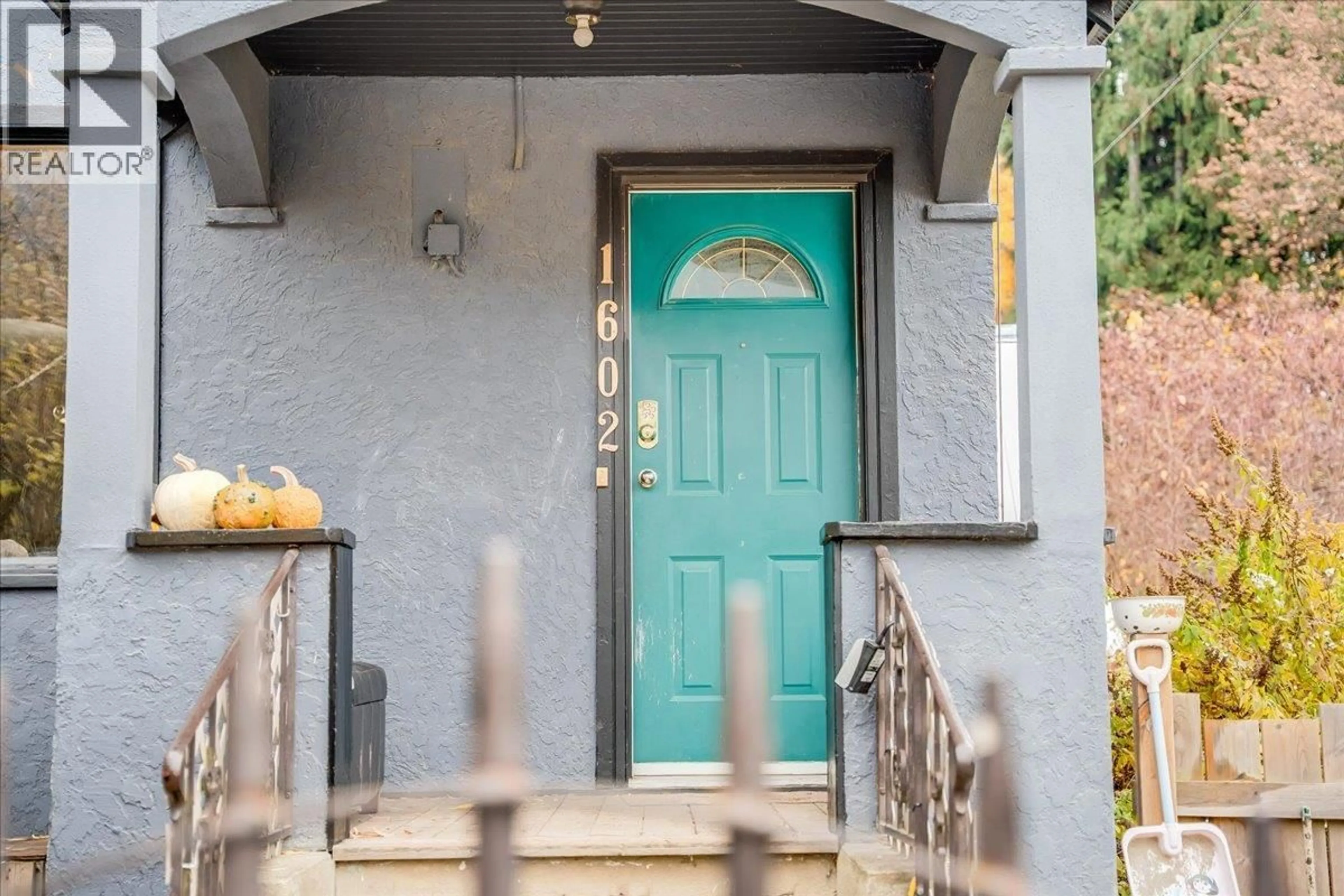 Indoor entryway for 1602 VANCOUVER STREET, Nelson British Columbia V1L1E6