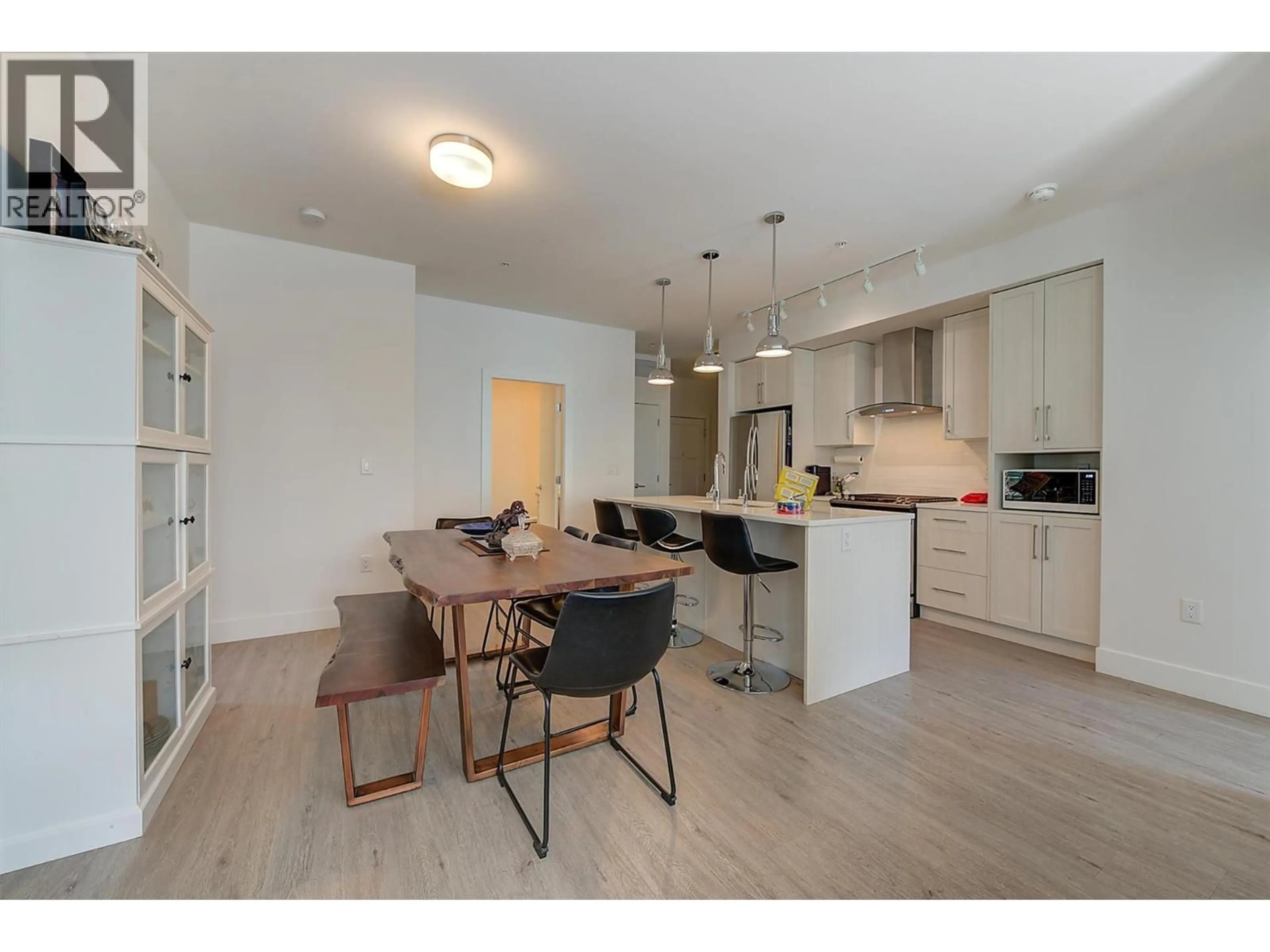 Open concept kitchen, wood/laminate floor for 122 - 4380 LAKESHORE ROAD, Kelowna British Columbia V1W5N3