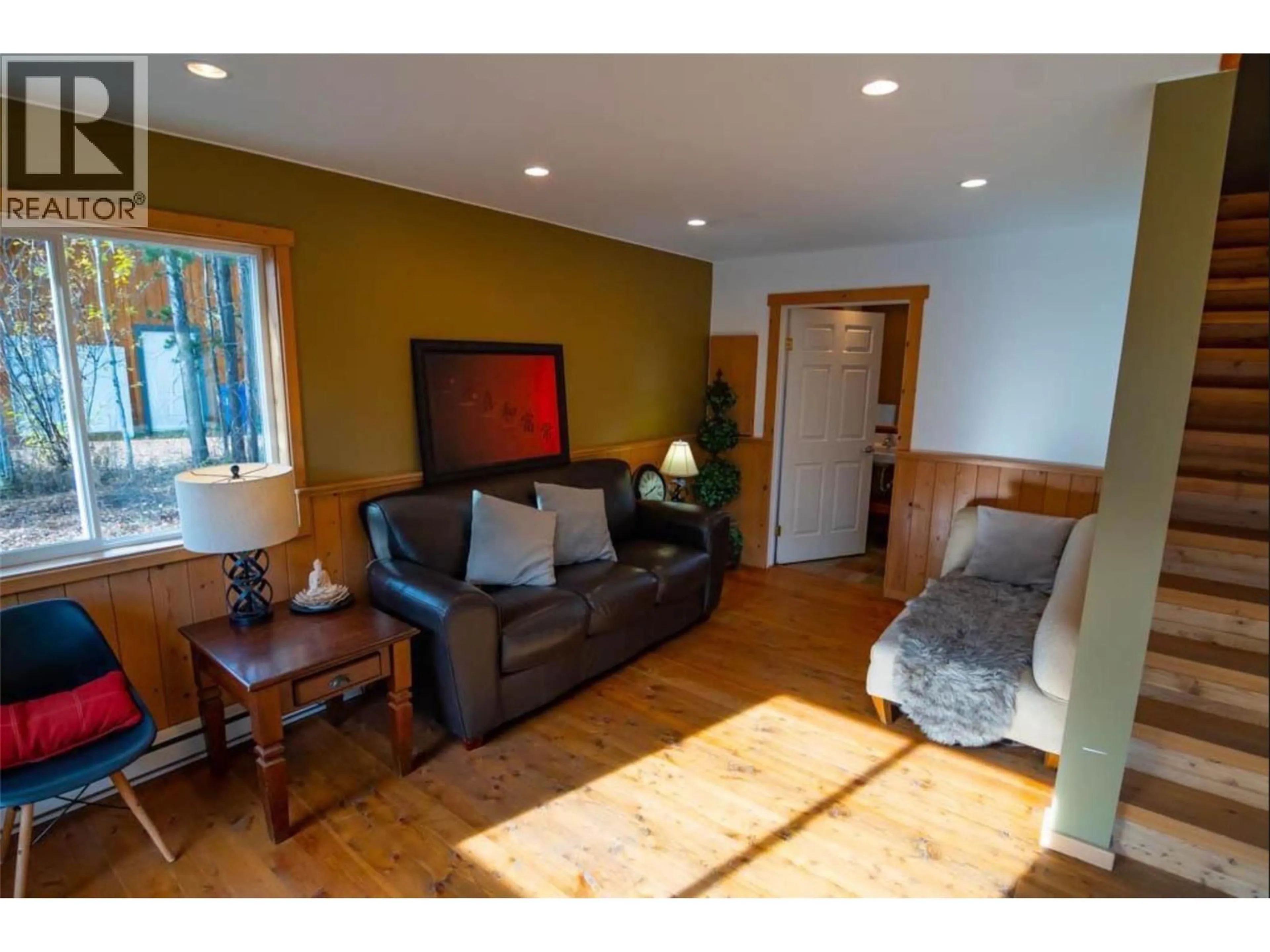 Living room with furniture, wood/laminate floor for 1504 QUARTZ CRESCENT, Golden British Columbia V0A1H3
