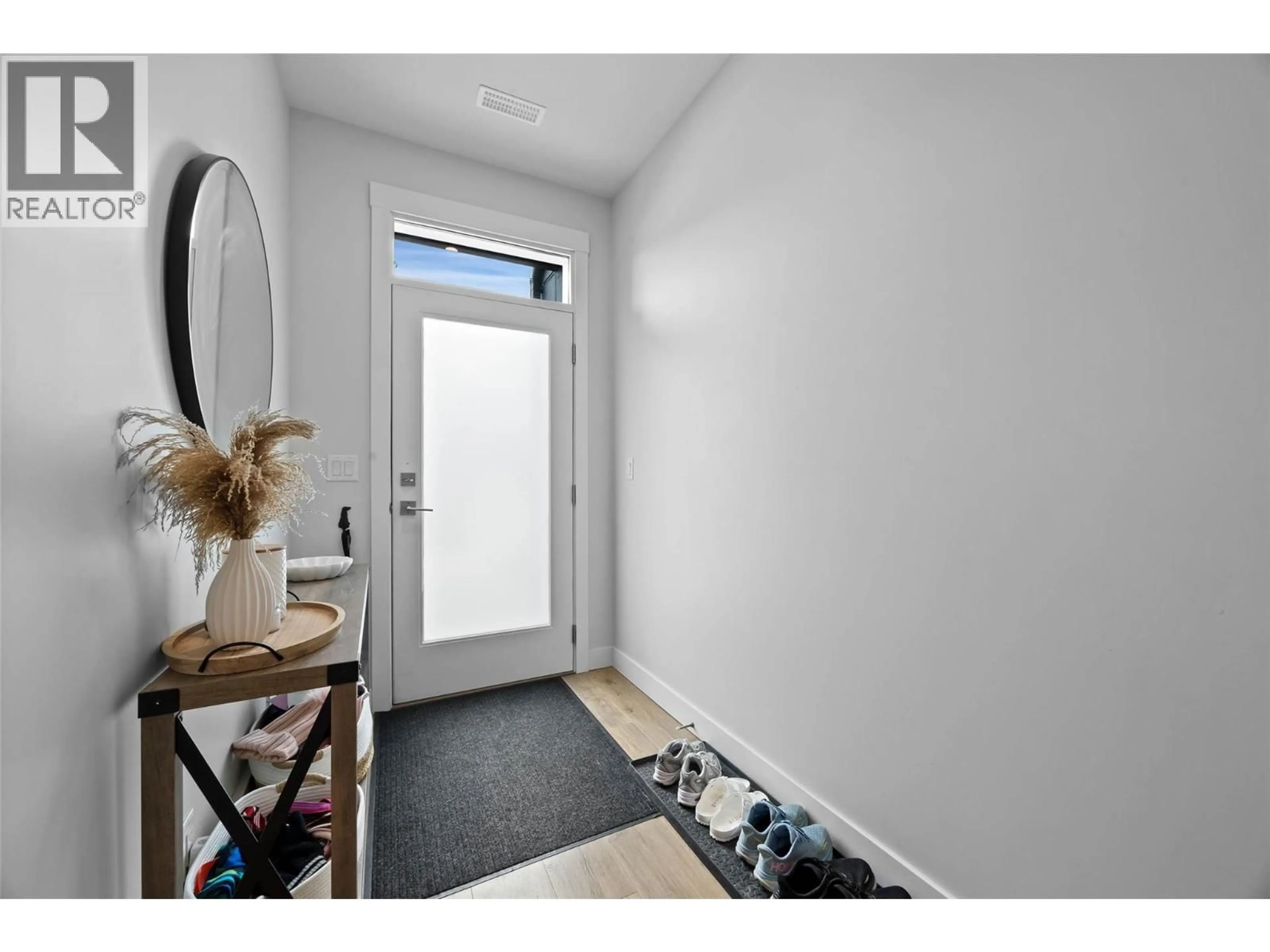 Indoor entryway for 119 - 1901 QU'APPELLE BOULEVARD, Kamloops British Columbia V2E0C9