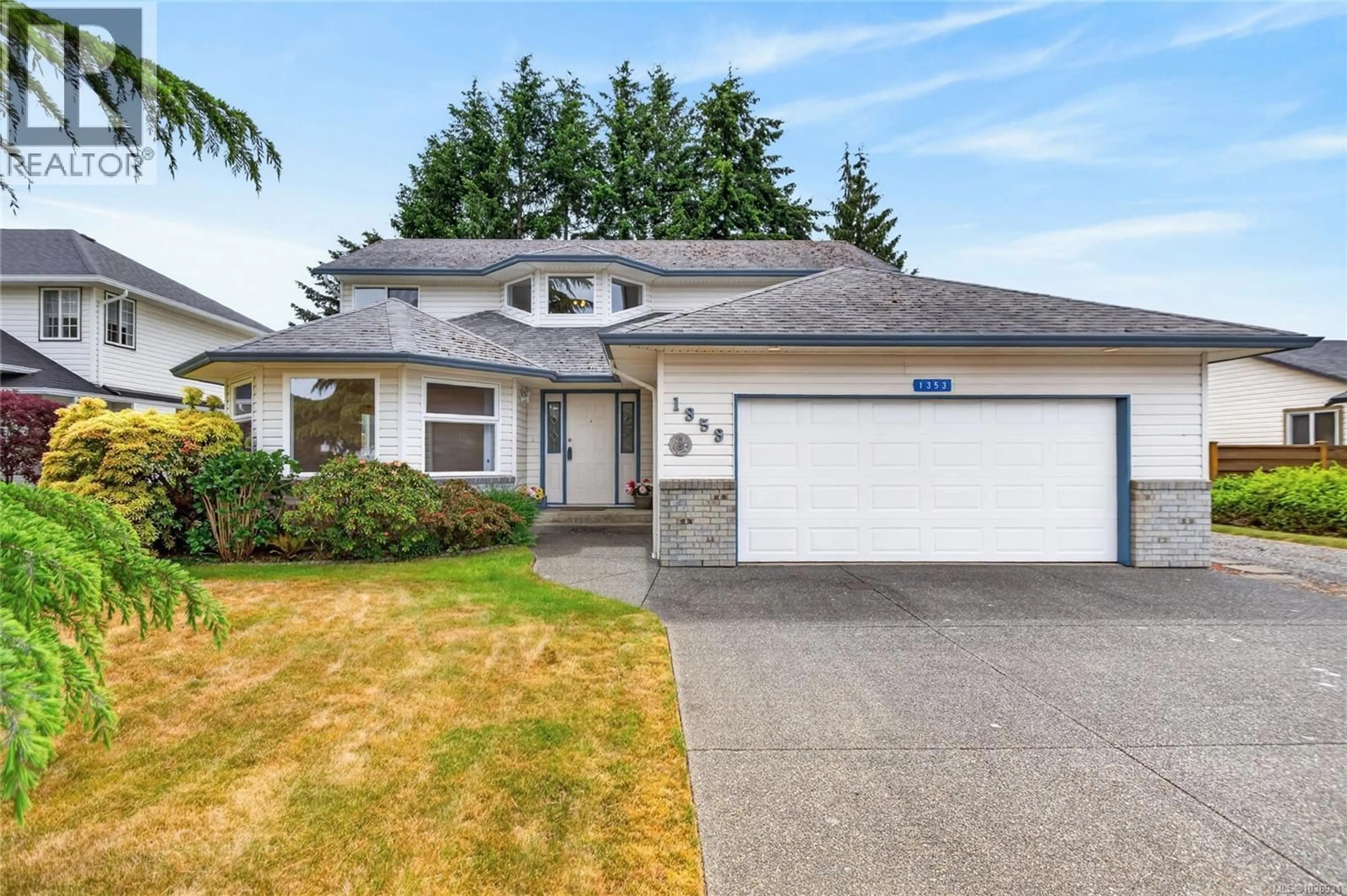 Home with vinyl exterior material, street for 1353 OCEAN VIEW AVENUE, Comox British Columbia V9M3R2