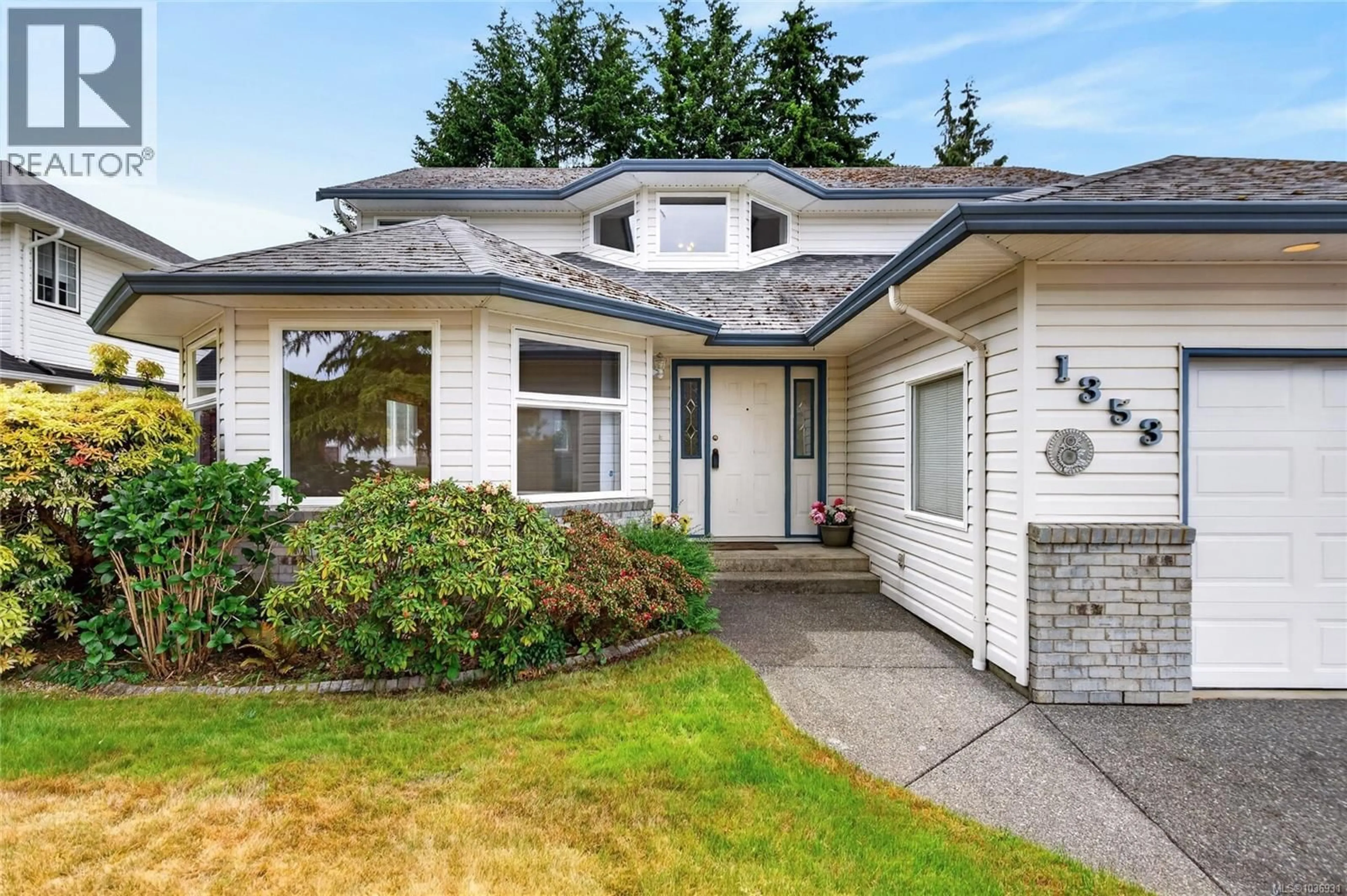 Home with vinyl exterior material, street for 1353 OCEAN VIEW AVENUE, Comox British Columbia V9M3R2